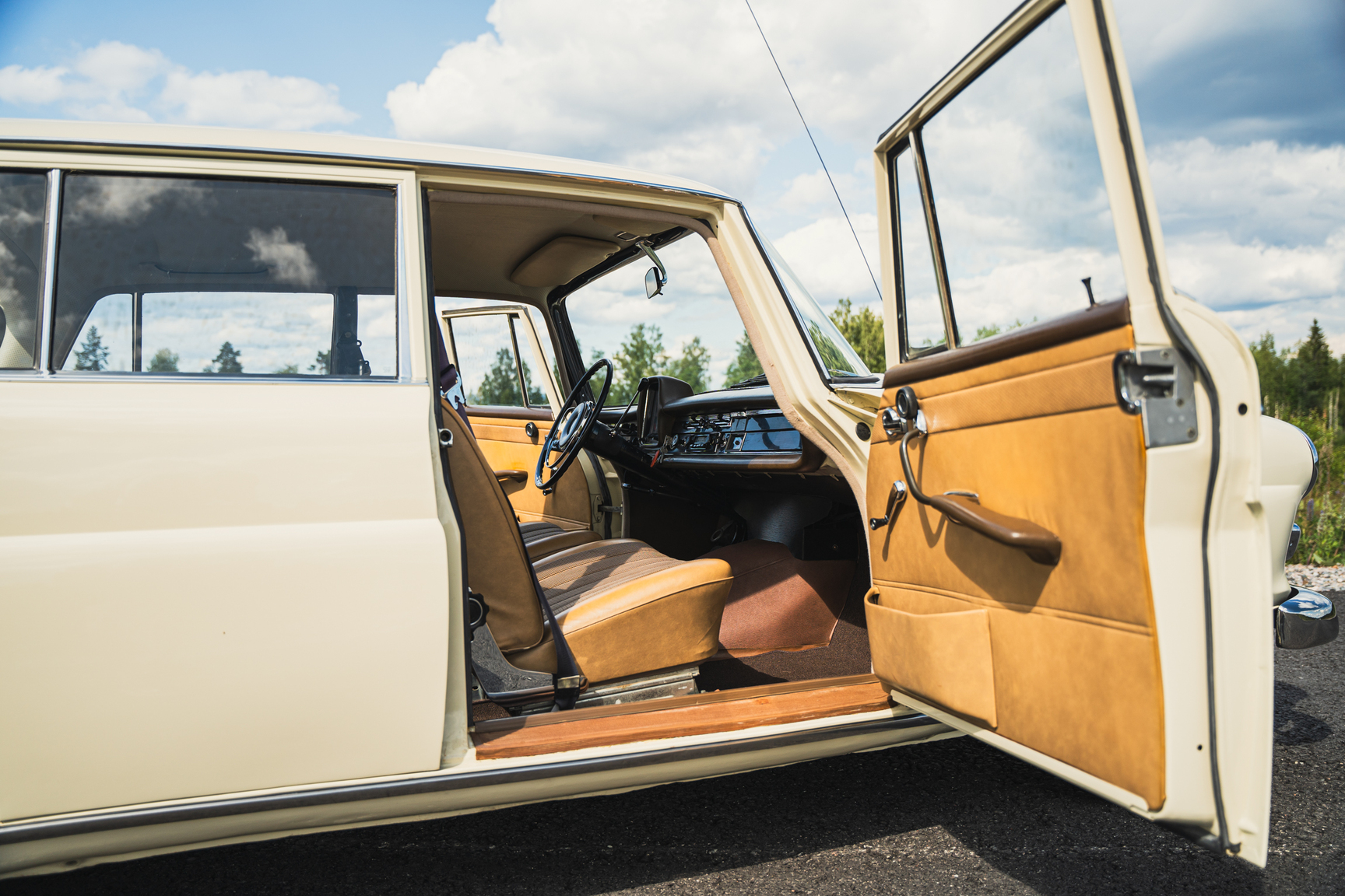 Innenraumfoto von 1966 Mercedes-Benz 200 D "Heckflosse"