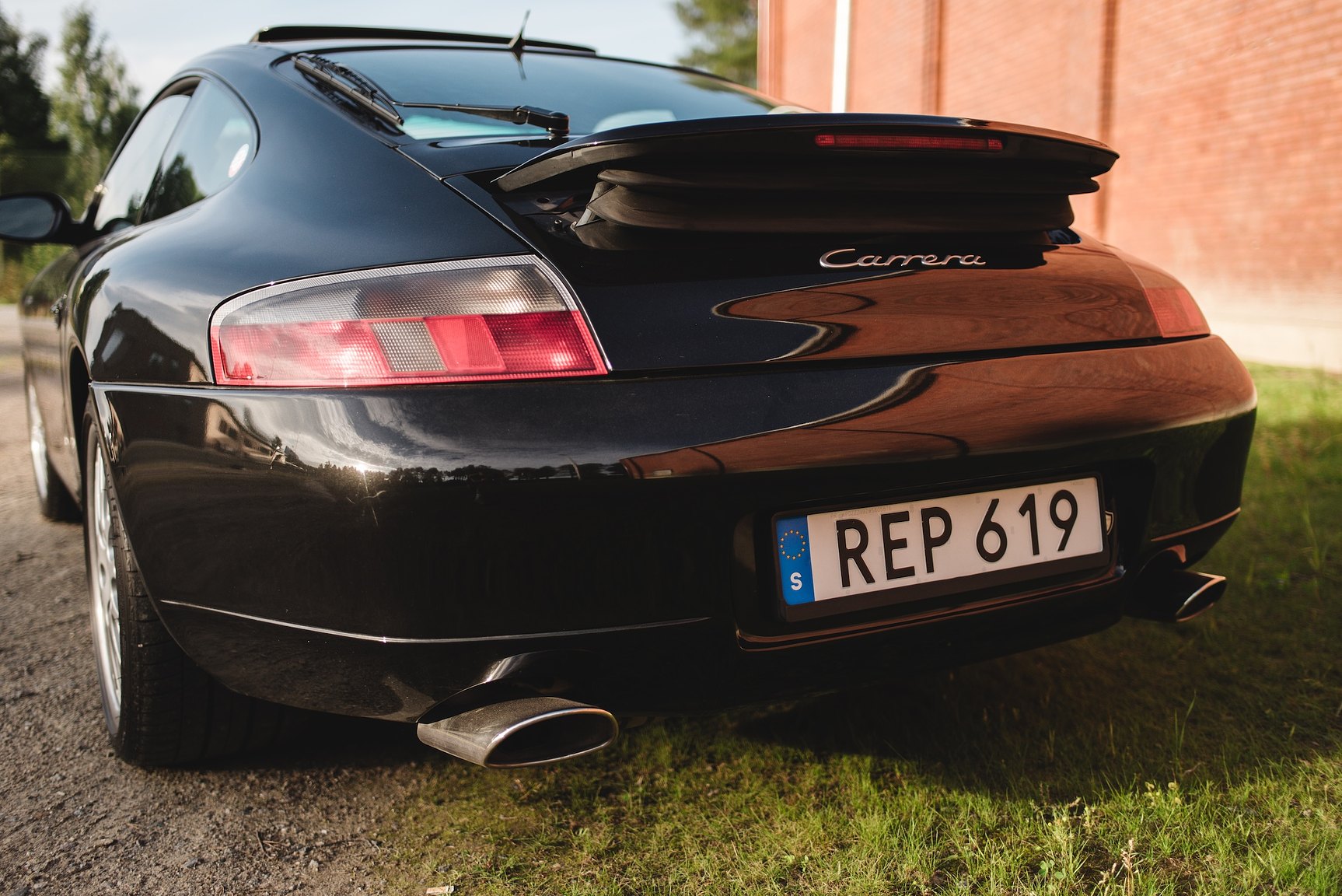 Exterior image of 1998 Porsche 996 Carrera 