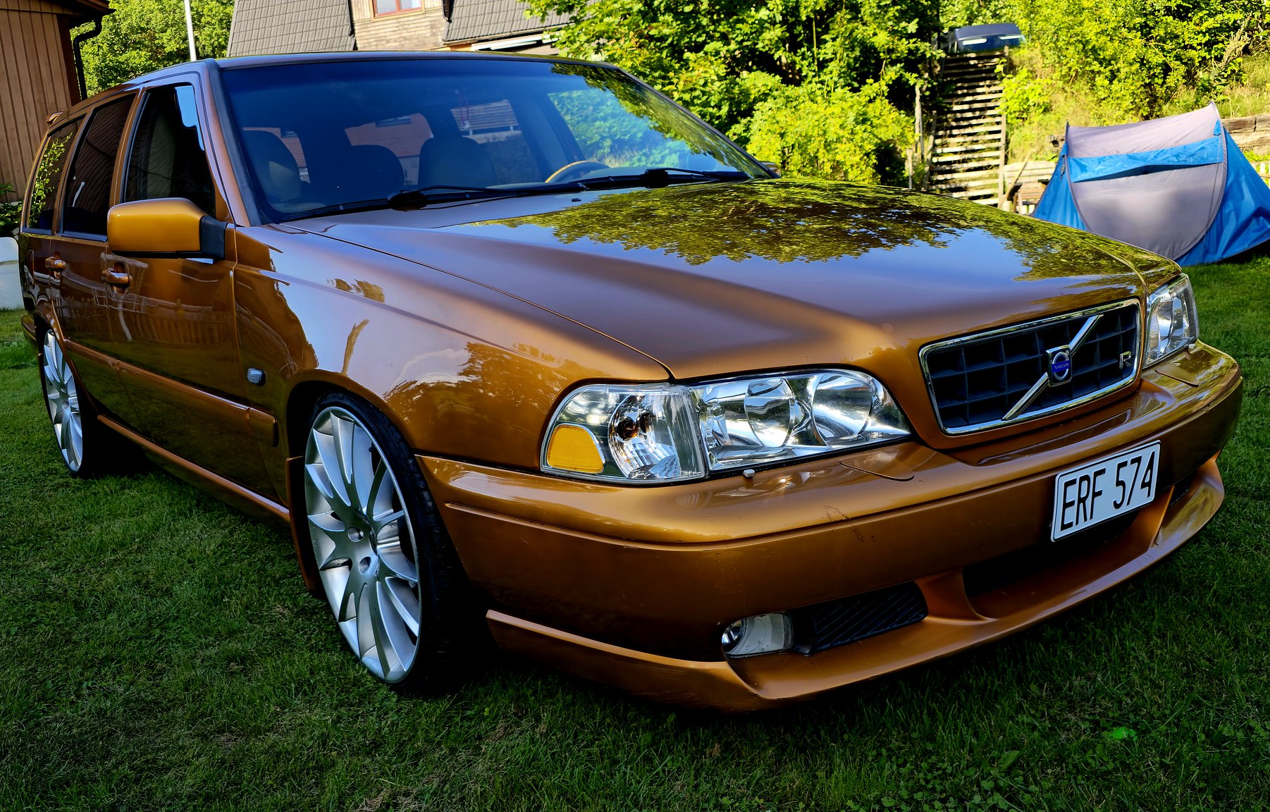 Exterior image of 1998 Volvo V70 R 2.3 T Automatisk