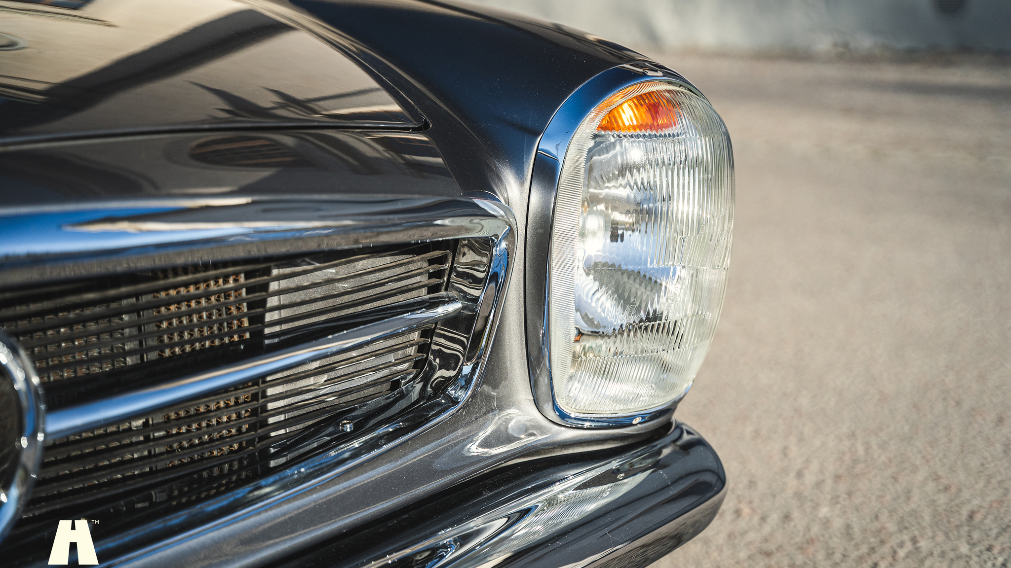 Exterior image of 1970 Mercedes 280 SL Pagoda (16)