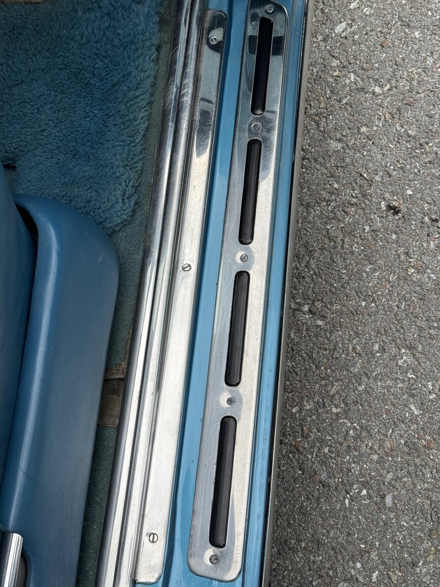 Interior image of 1976 Rolls-Royce Silver Shadow