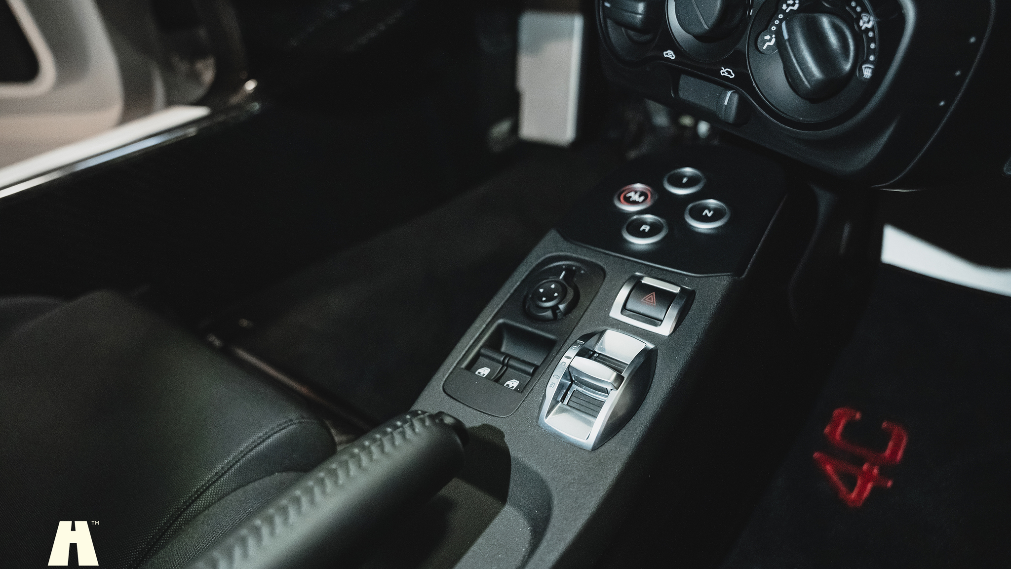 Innenraumfoto von 2016 Alfa Romeo 4C (33)