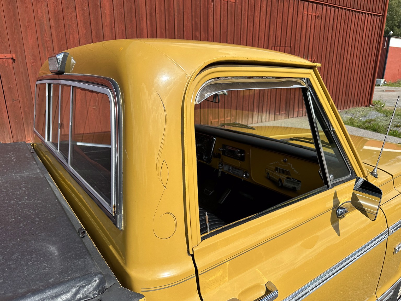 Exteriörbild på 1972 Chevrolet C10 Cheyenne (25)