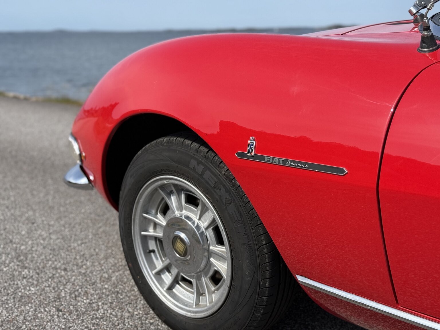Exterior image of 1968 Fiat Dino Spider