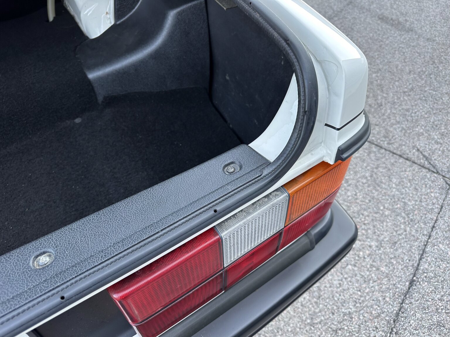 Interior image of 1991 Volvo 240 GLT