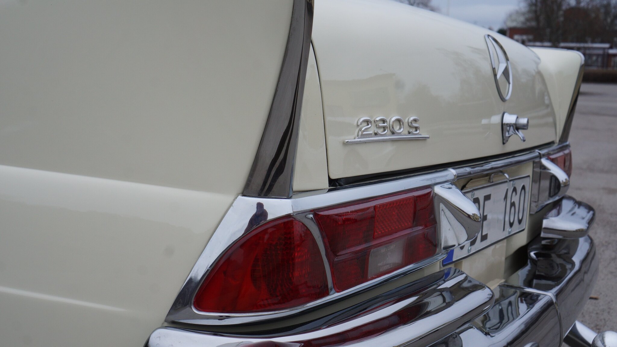 Exteriörbild på 1966 Mercedes-Benz 230 S