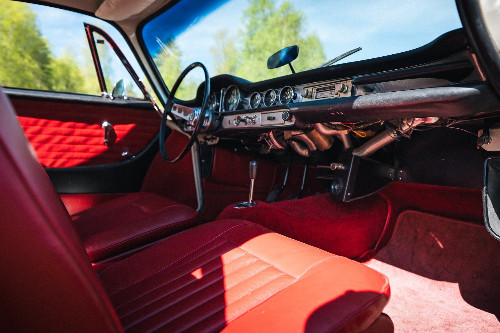Interior image of 1963 Volvo 1800 S (1)