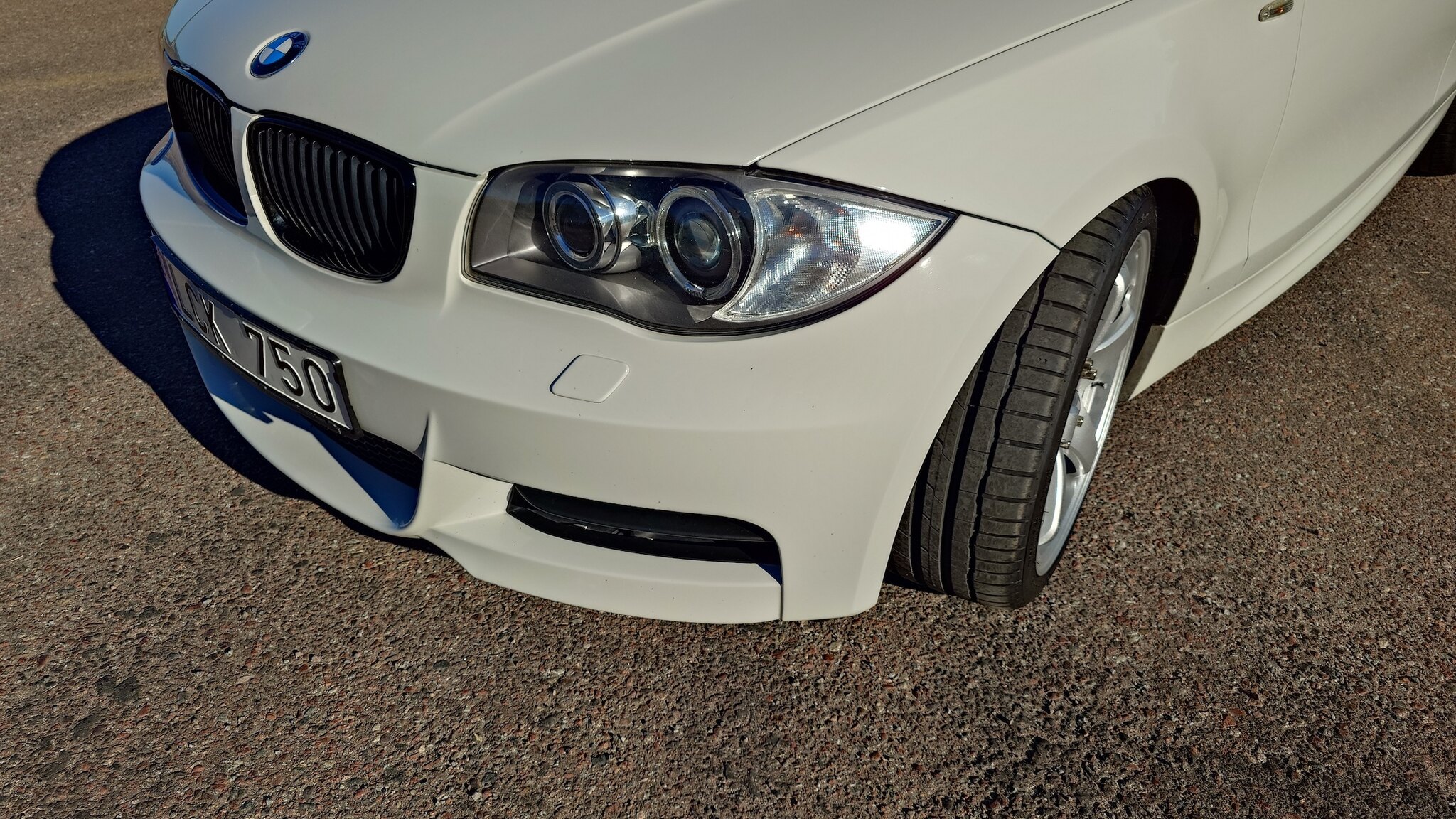 Exteriörbild på 2011 BMW 135i Coupé 
