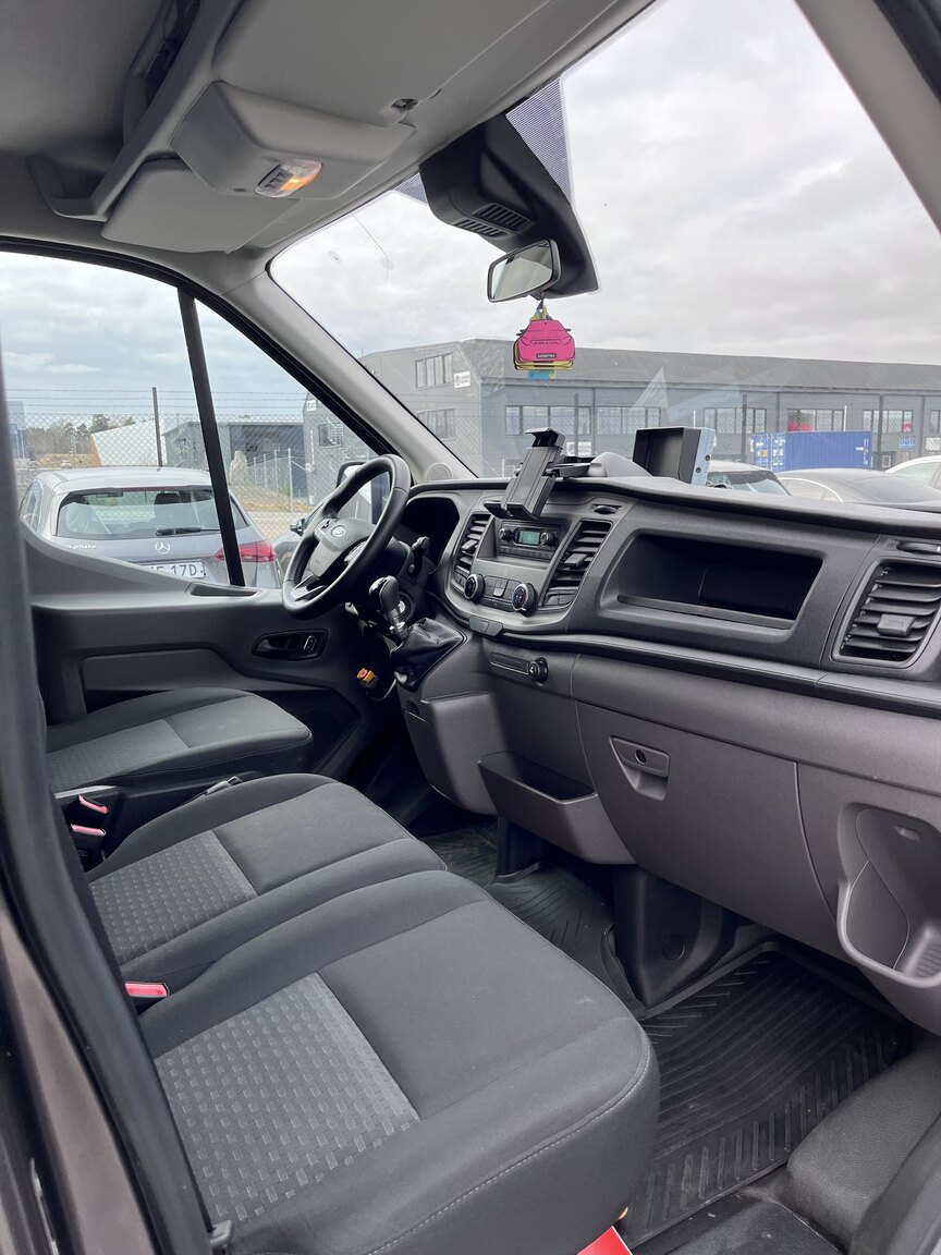 Innenraumfoto von 2022 Ford Transit fordonstransport (4)