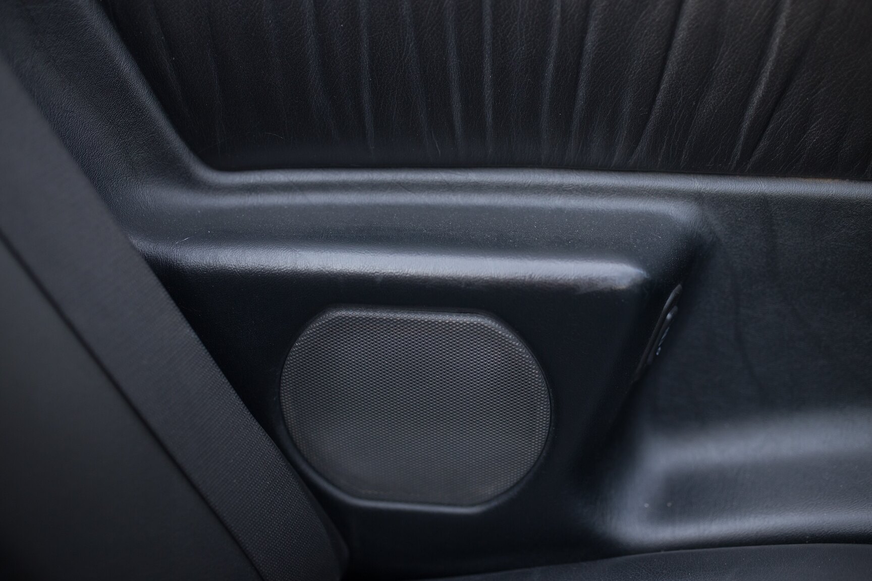 Interior image of 1993 Mercedes-Benz 300 CE-24 Cabriolet