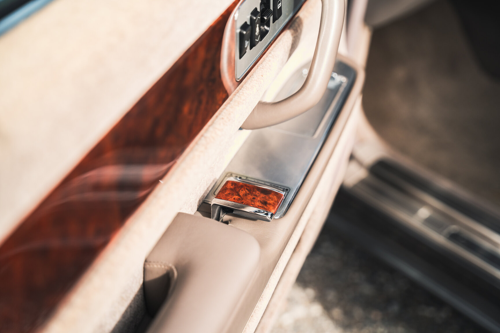 Innenraumfoto von 2000 Toyota Century