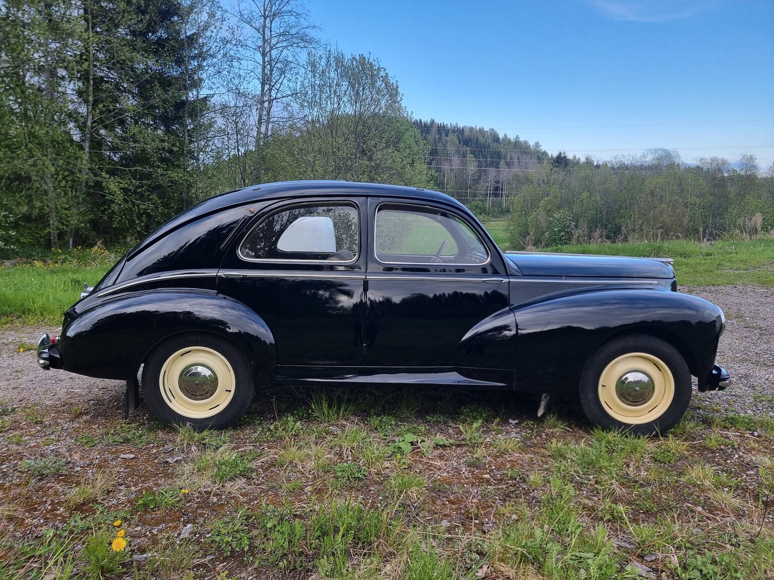 Exterior image of 1951 Peugeot 203 De Luxe