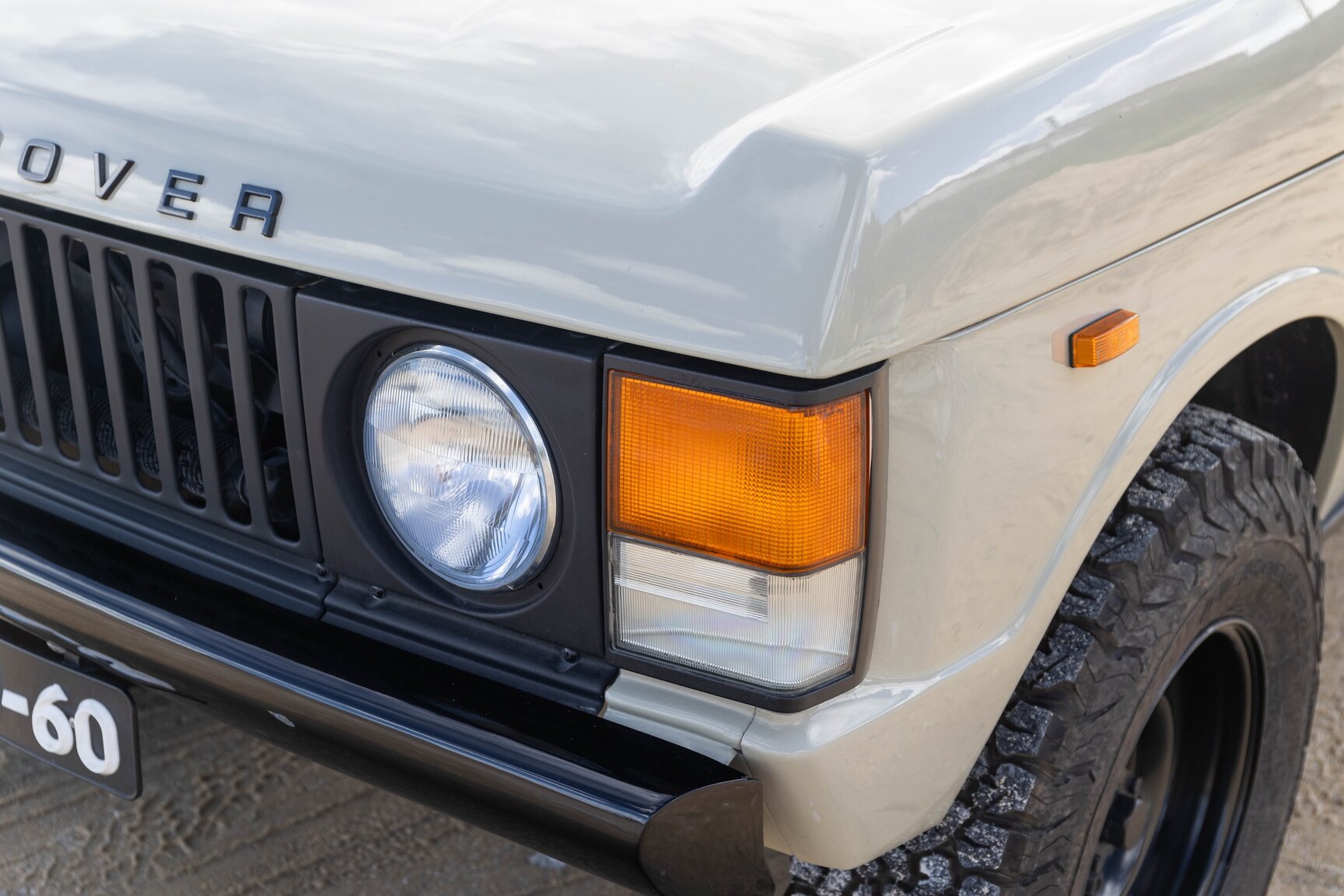 Exteriörbild på 1991 Range Rover Restomod