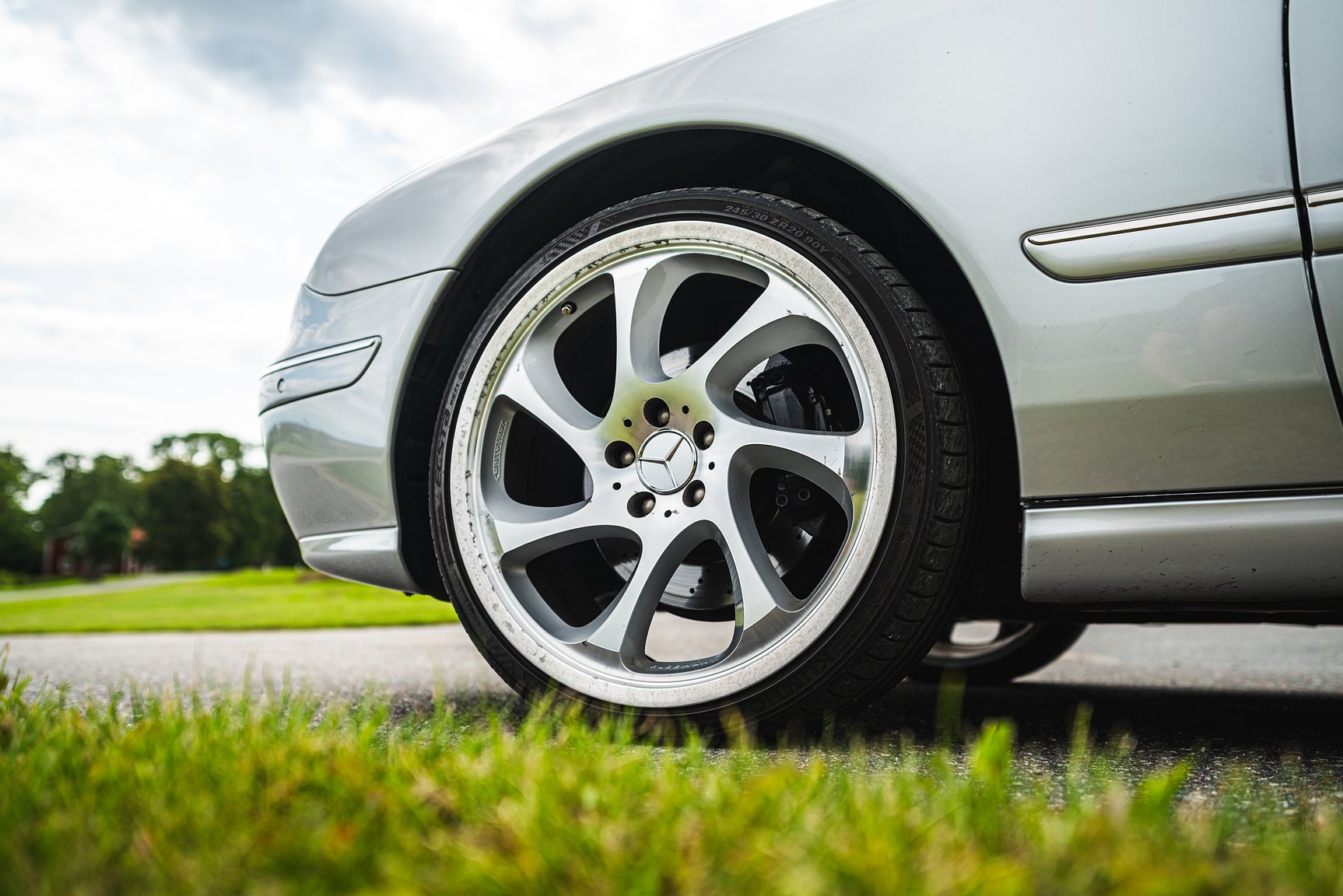 Exterior image of 2000 Mercedes-Benz CL 500