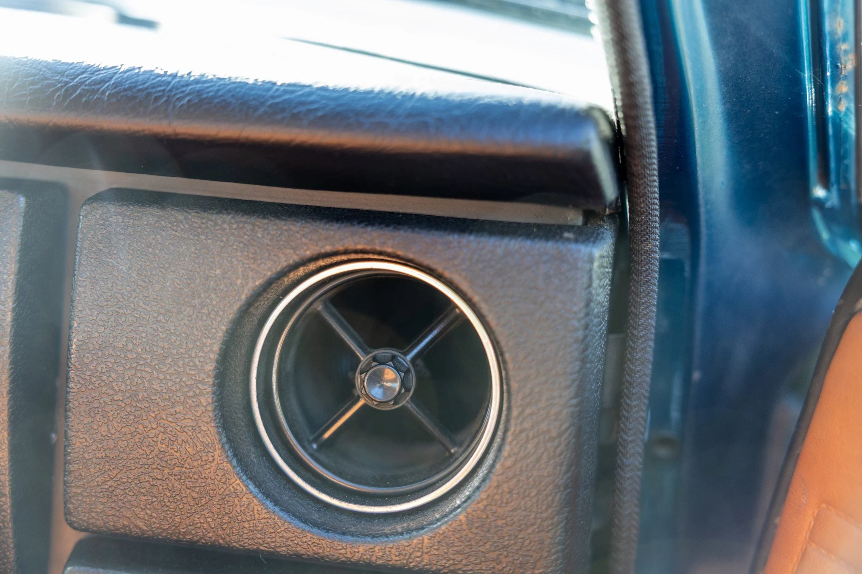 Interior image of 1973 Volvo 164E (61)