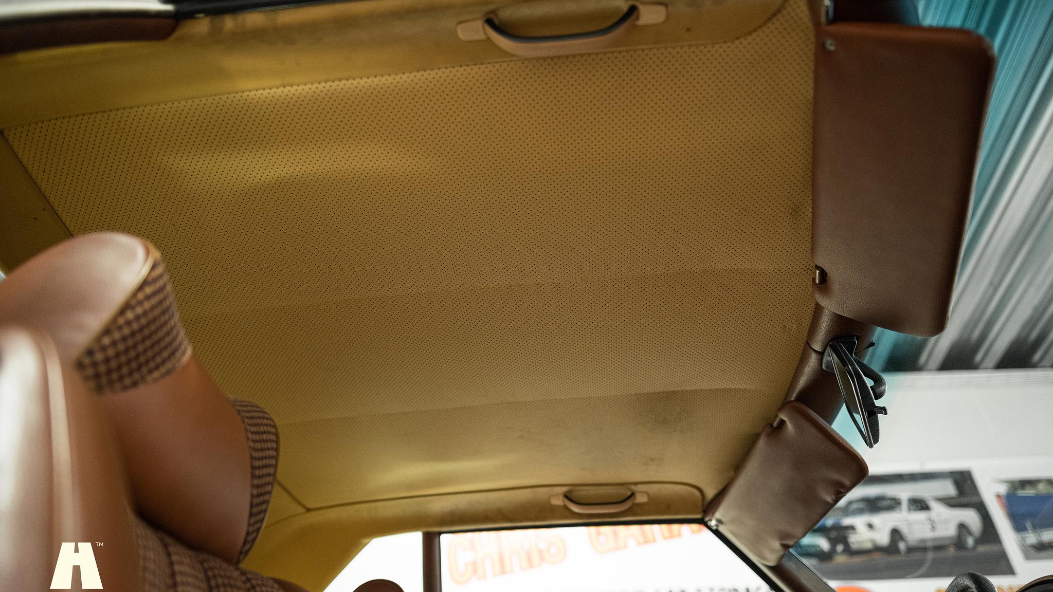 Interiörbild 1975 Mercedes SL 350