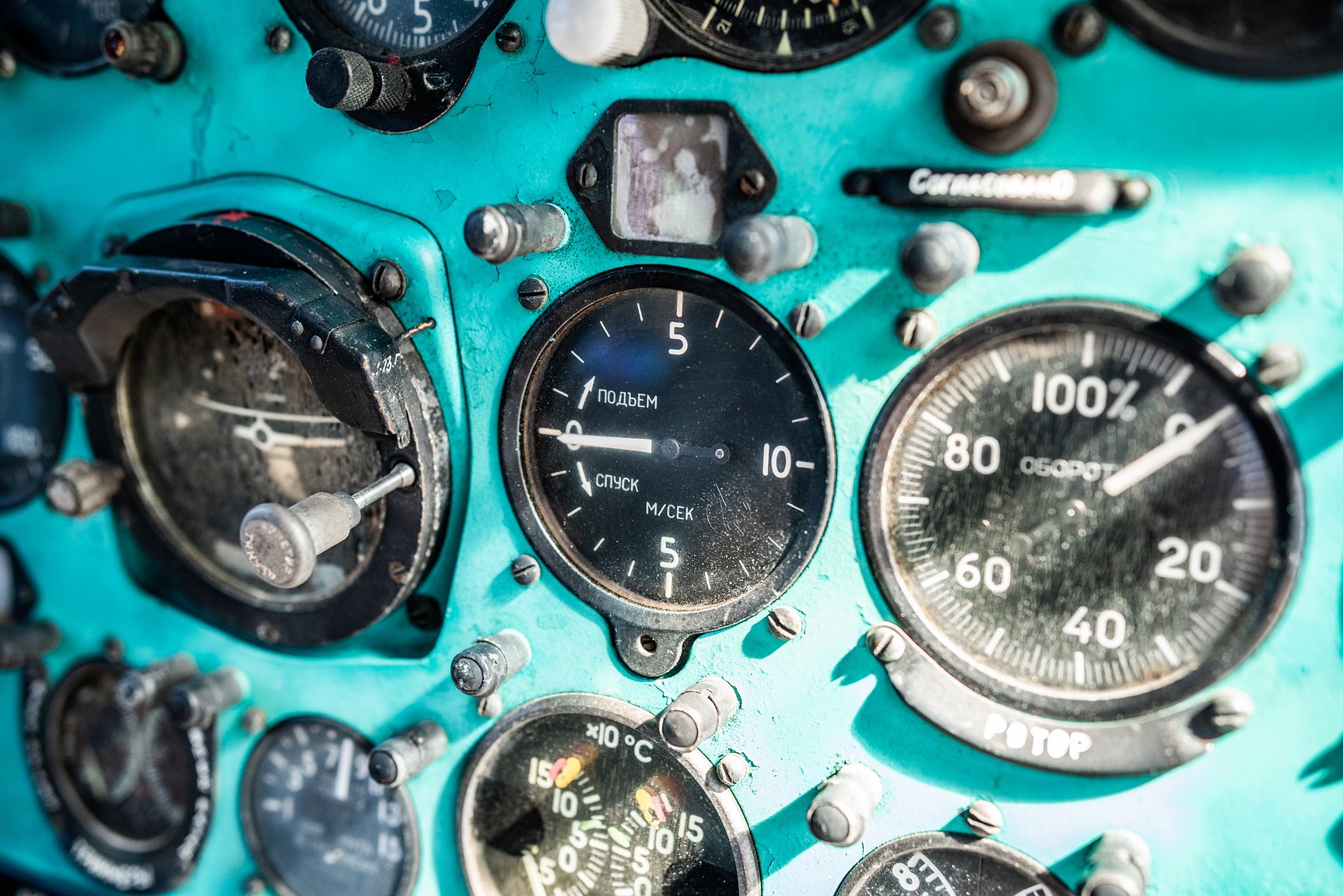 Innenraumfoto von 1974 MIL Mi-2