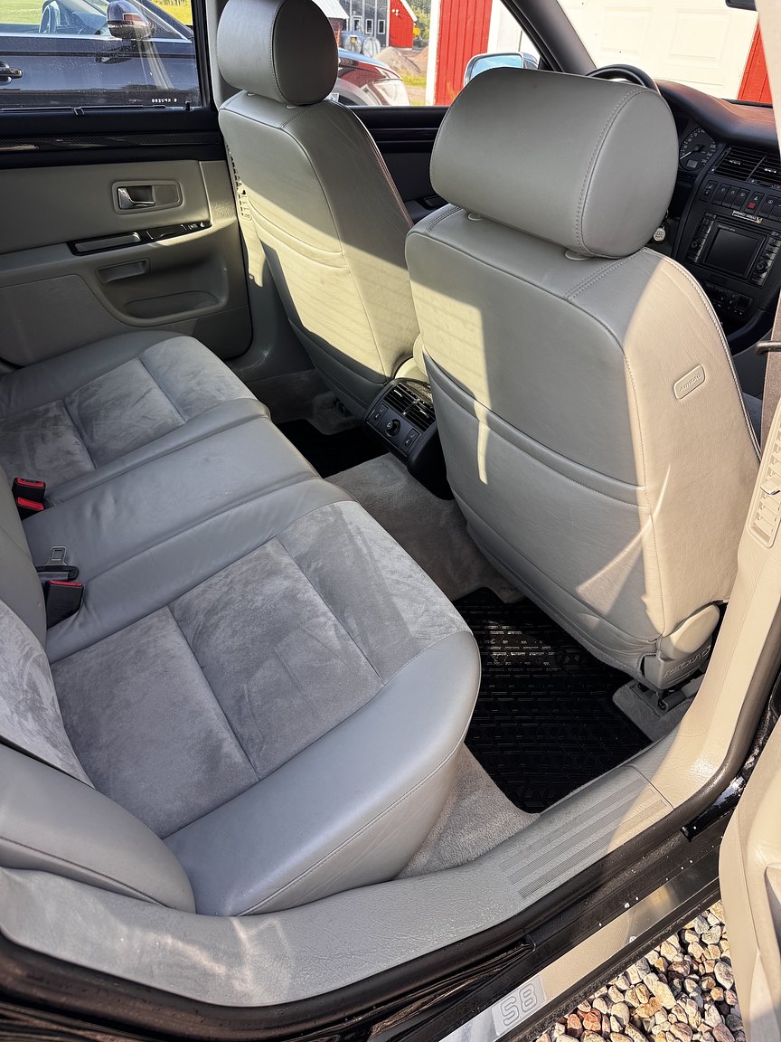 Interiörbild 1999 Audi S8 4.2 Quattro
