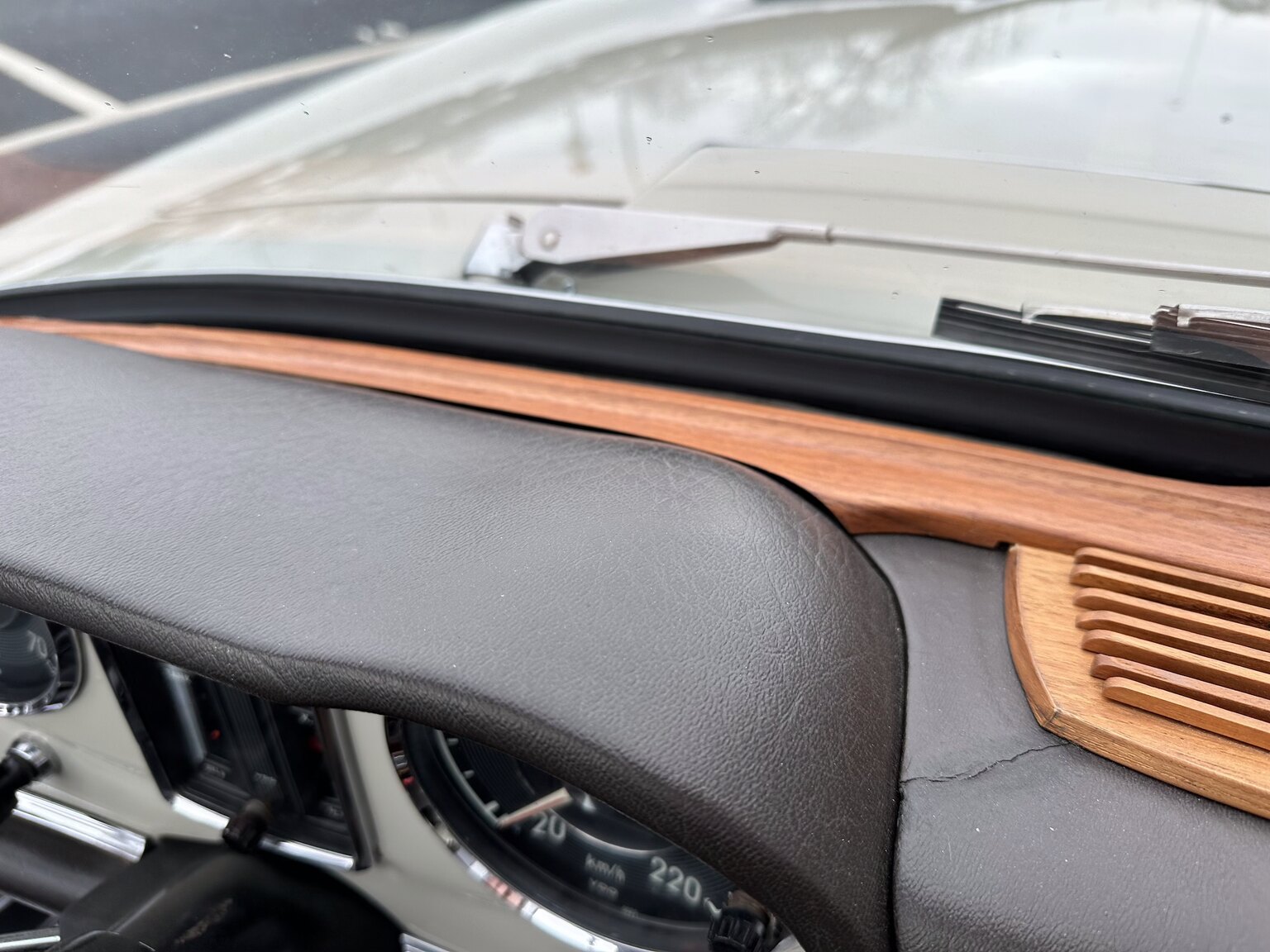 Interiörbild 1968 Mercedes Benz SL 280 Pagoda (18)