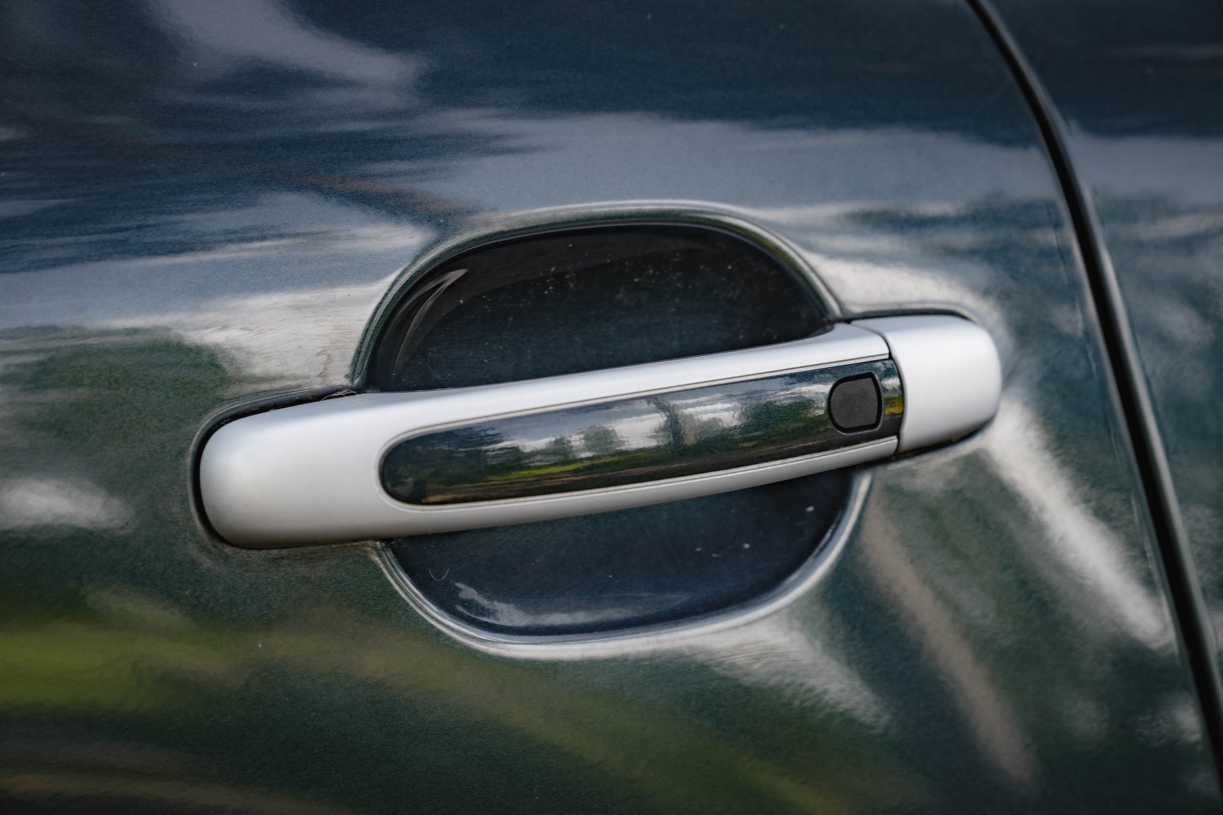 Exterior image of 2005 Porsche Cayenne Turbo WLS