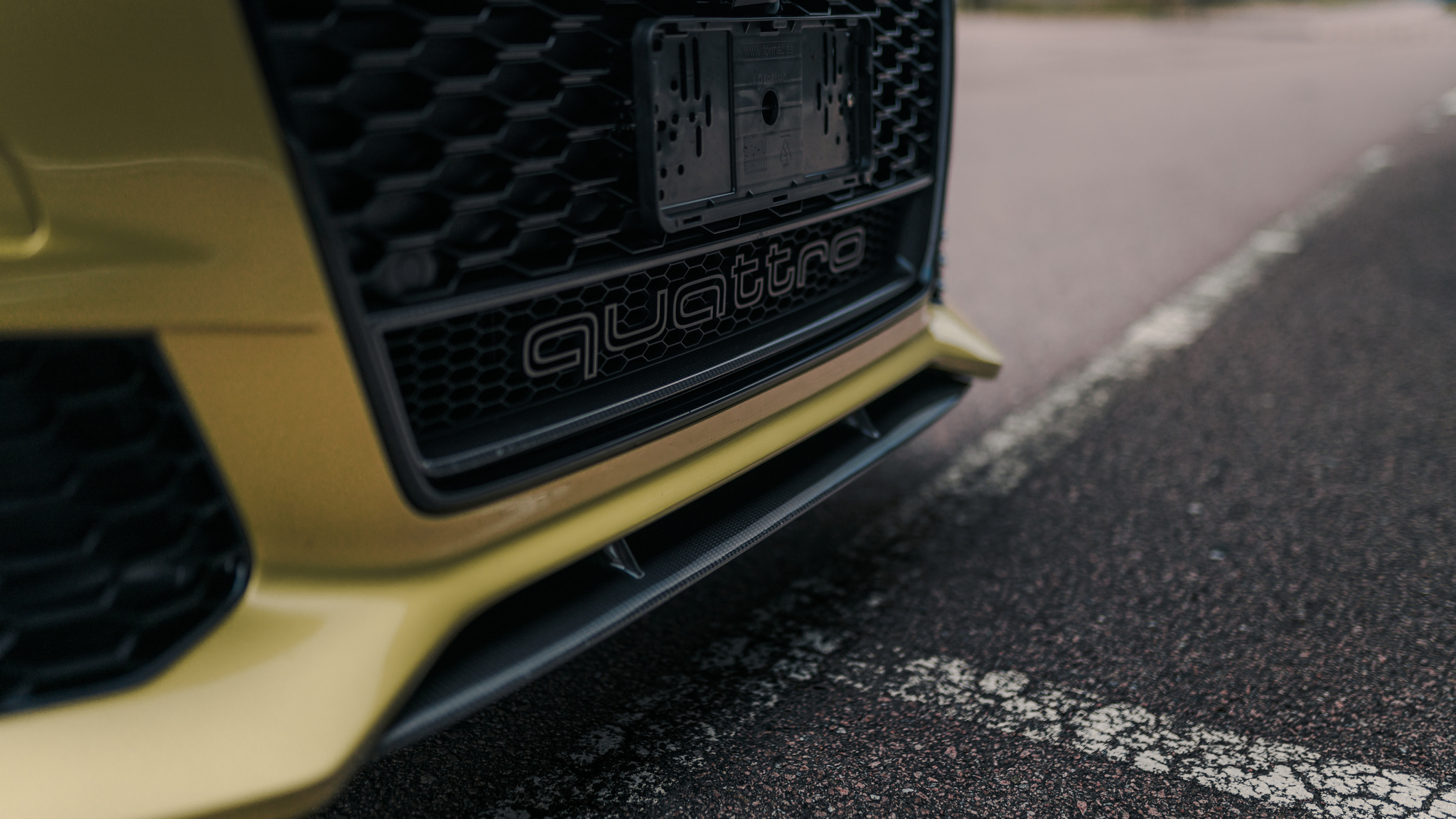 Exterior image of 2016 Audi RS6 Avant Exclusive (23)