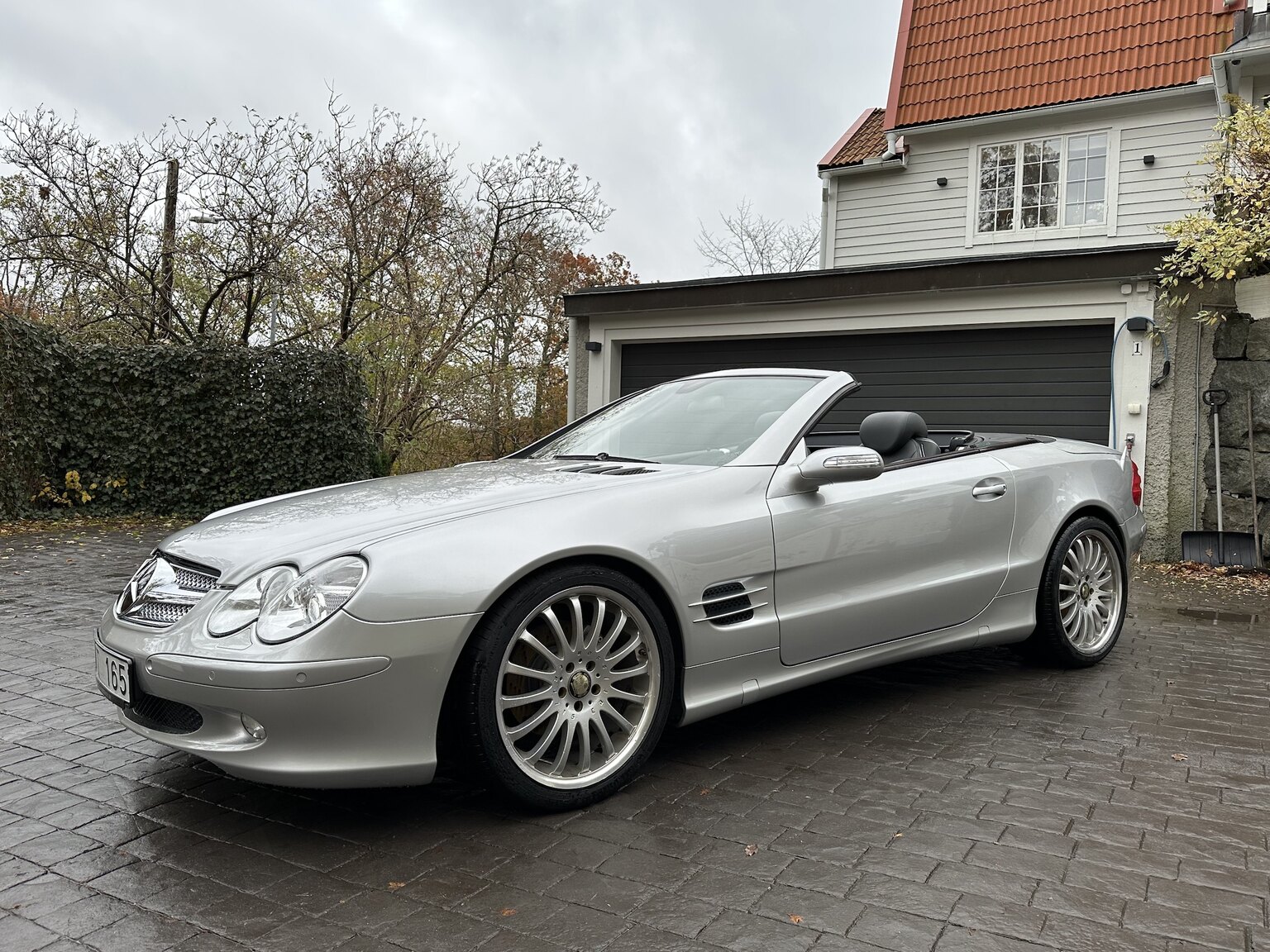 Exteriörbild på 2005 Mercedes-Benz SL 350