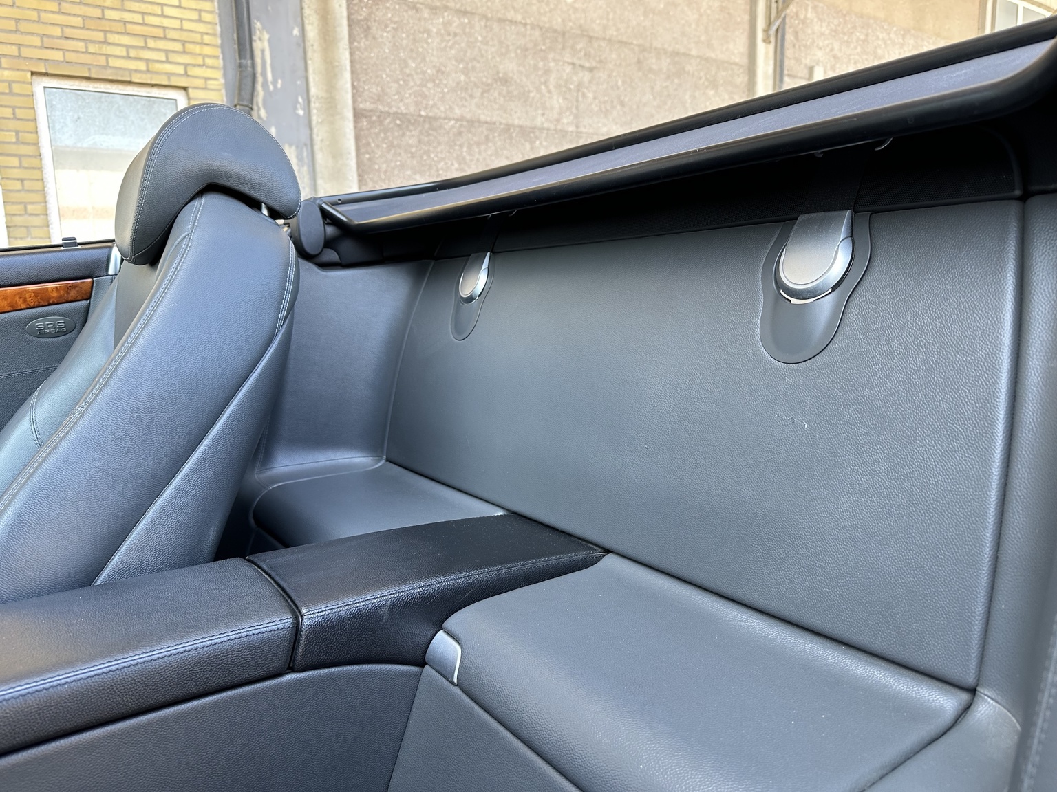 Interior image of 2002 Mercedes SL 500 (10)