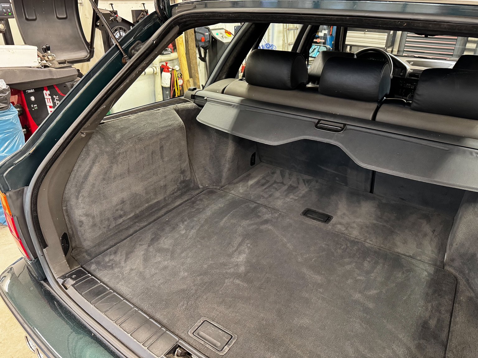 Interior image of 1995 BMW 540i Touring - NO RESERVE (42)