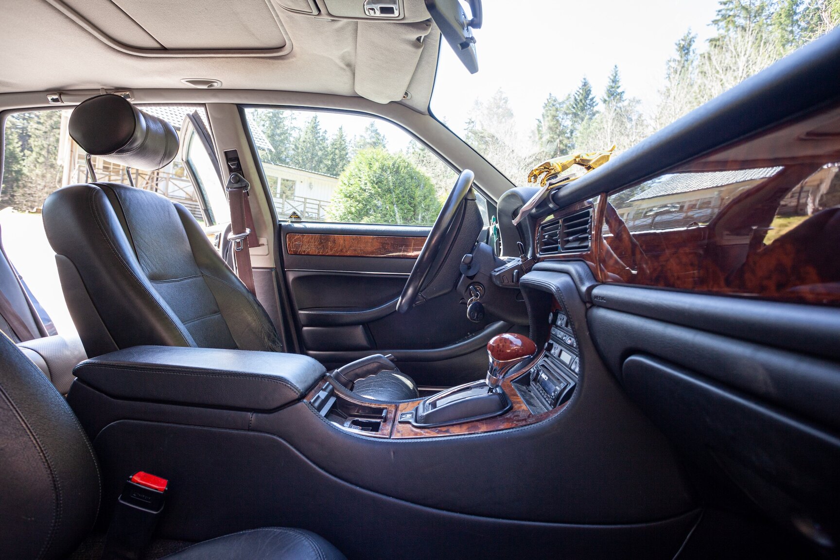Interior image of 1997 Jaguar XJ6 3.2