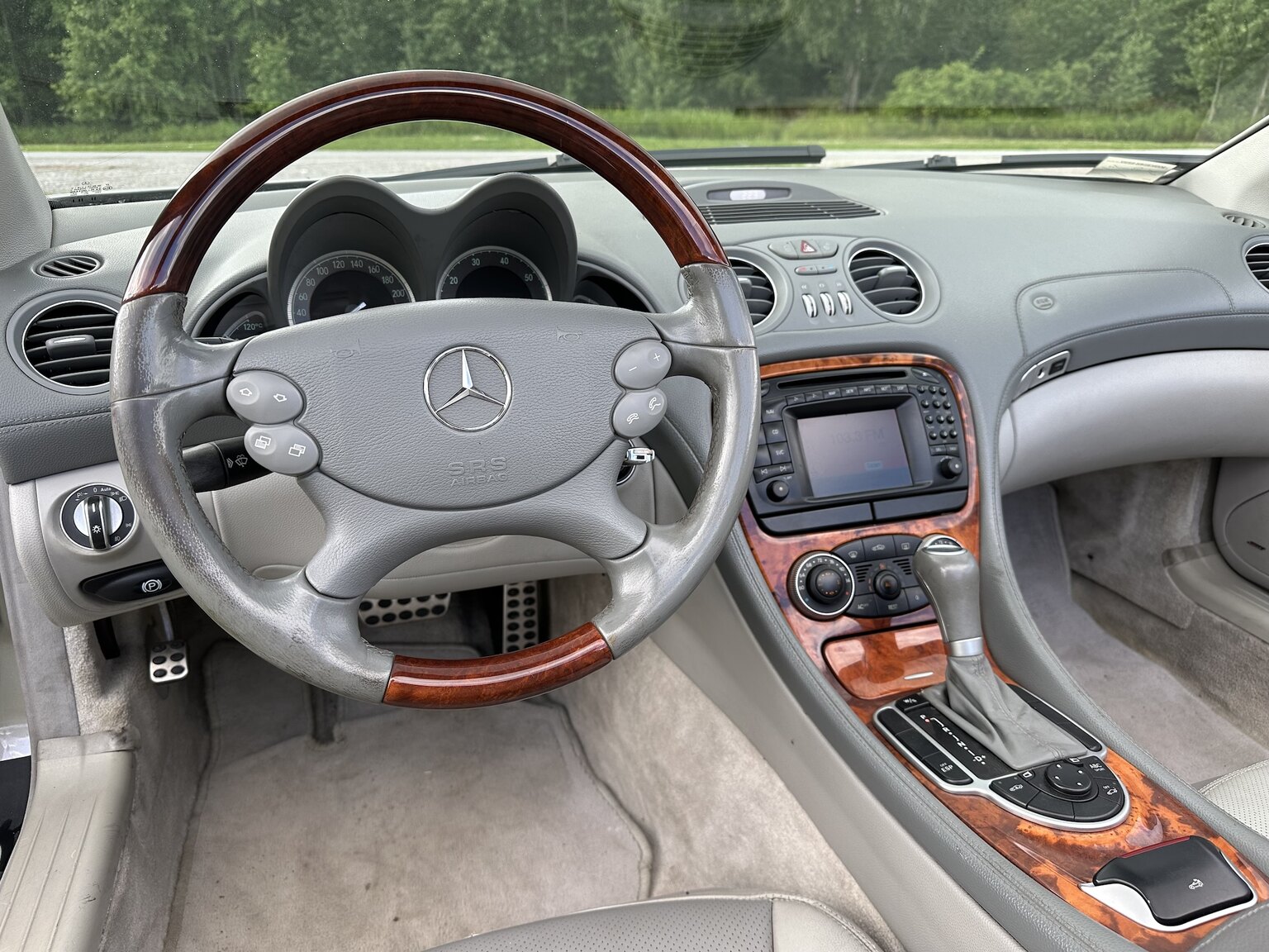 Interior image of 2003 Mercedes Benz SL 500