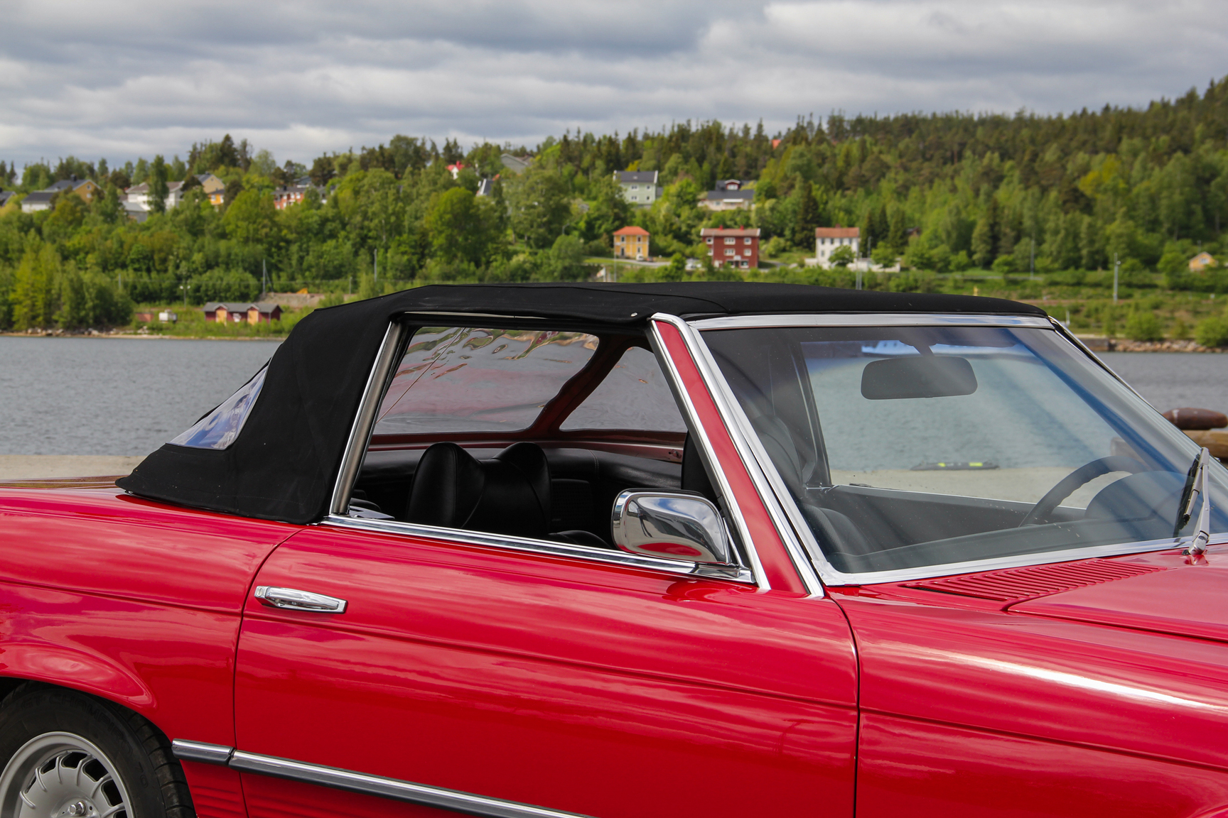Exteriörbild på 1975 Mercedes-Benz 280 SL