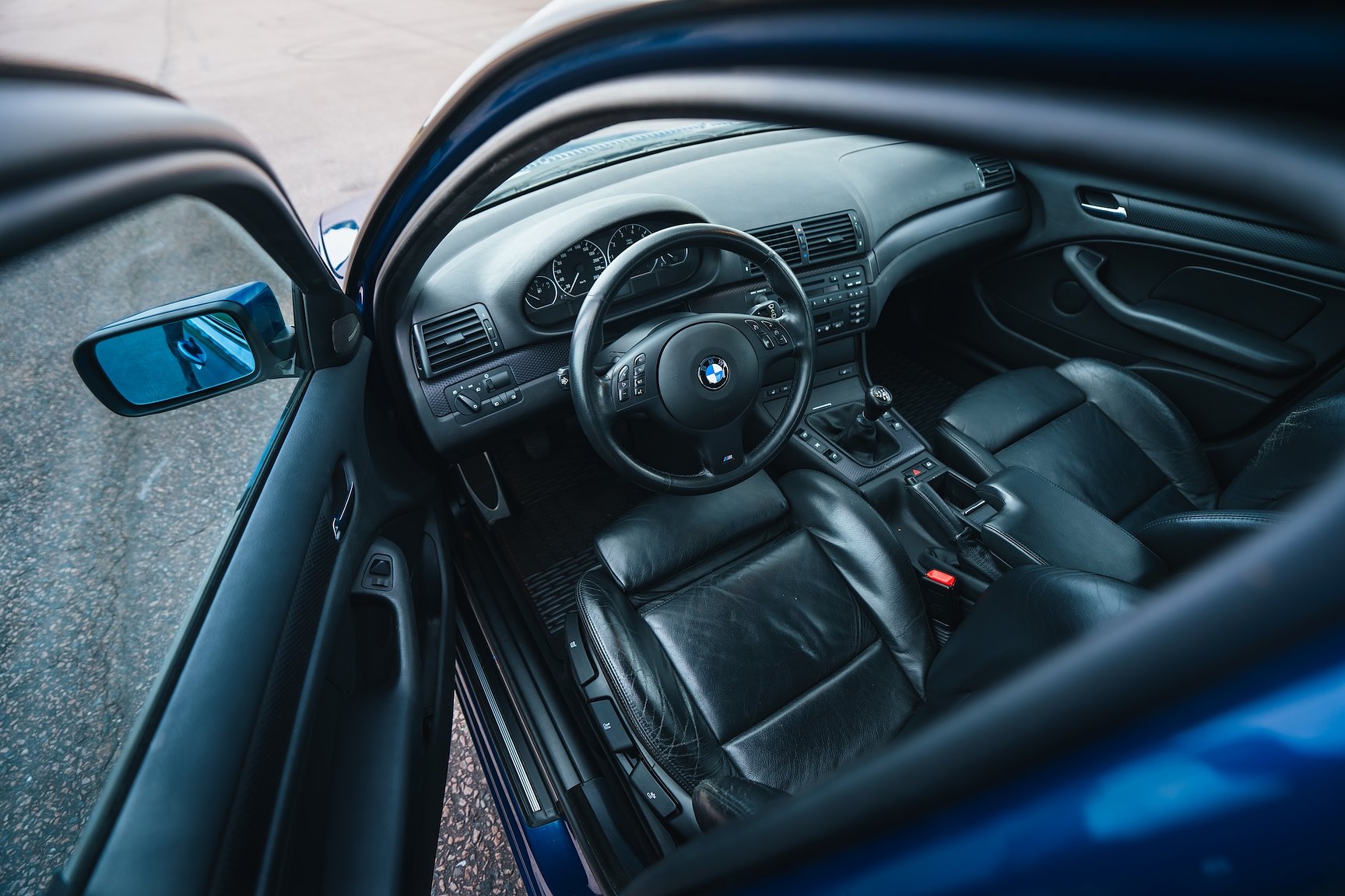 Interior image of 2003 BMW 330i