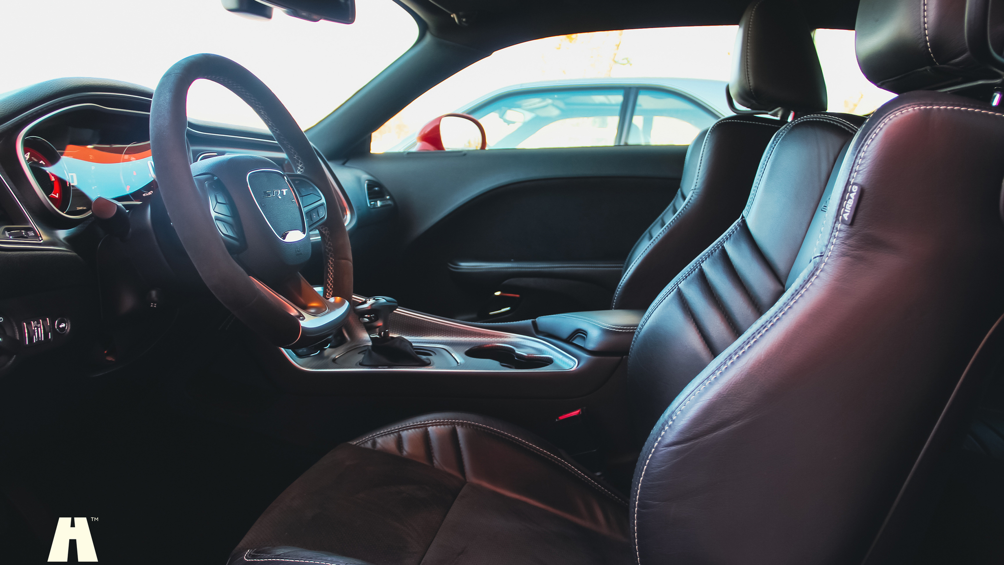 Innenraumfoto von 2019 Dodge Challenger Hellcat (2)