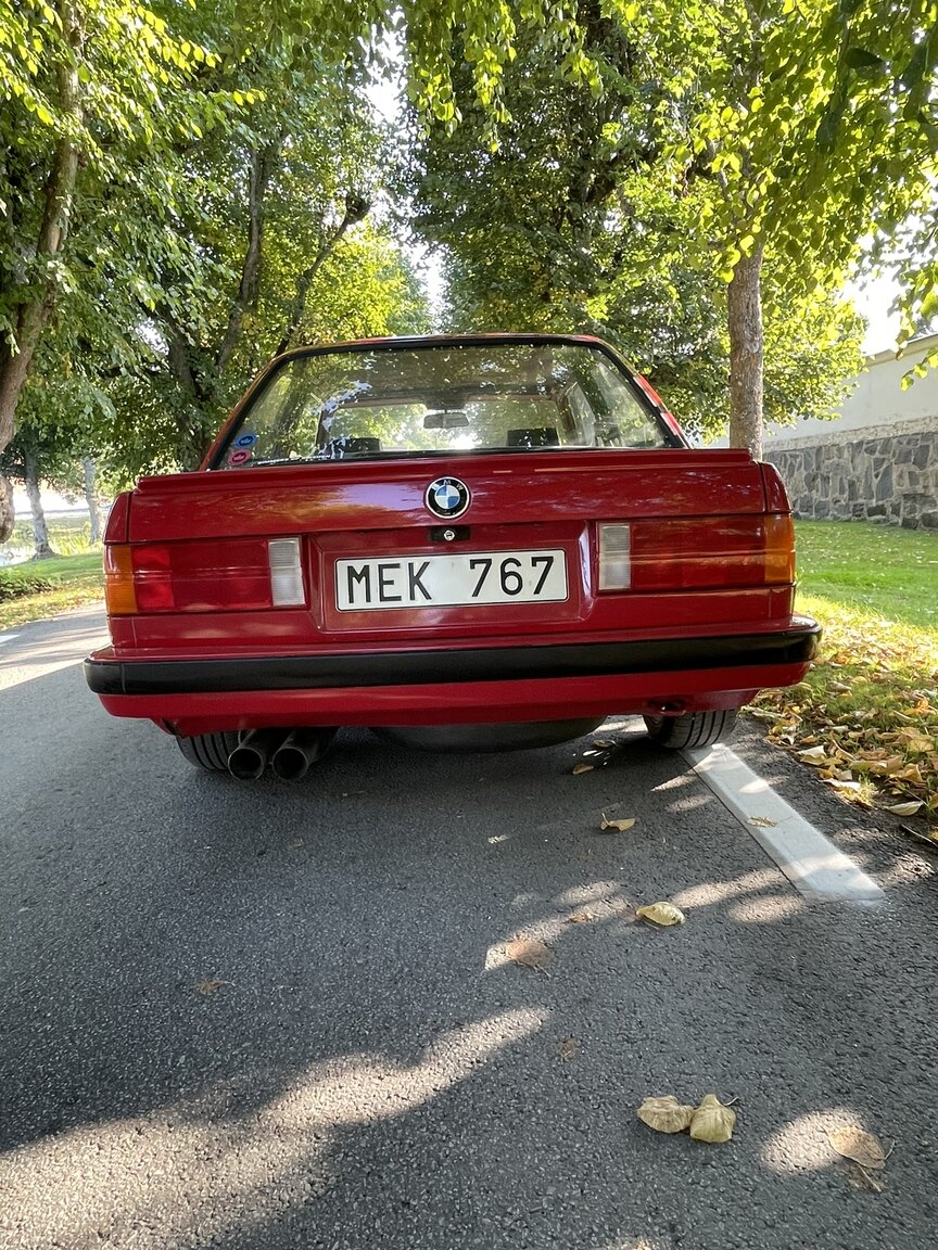Exteriörbild på 1987 BMW 320i