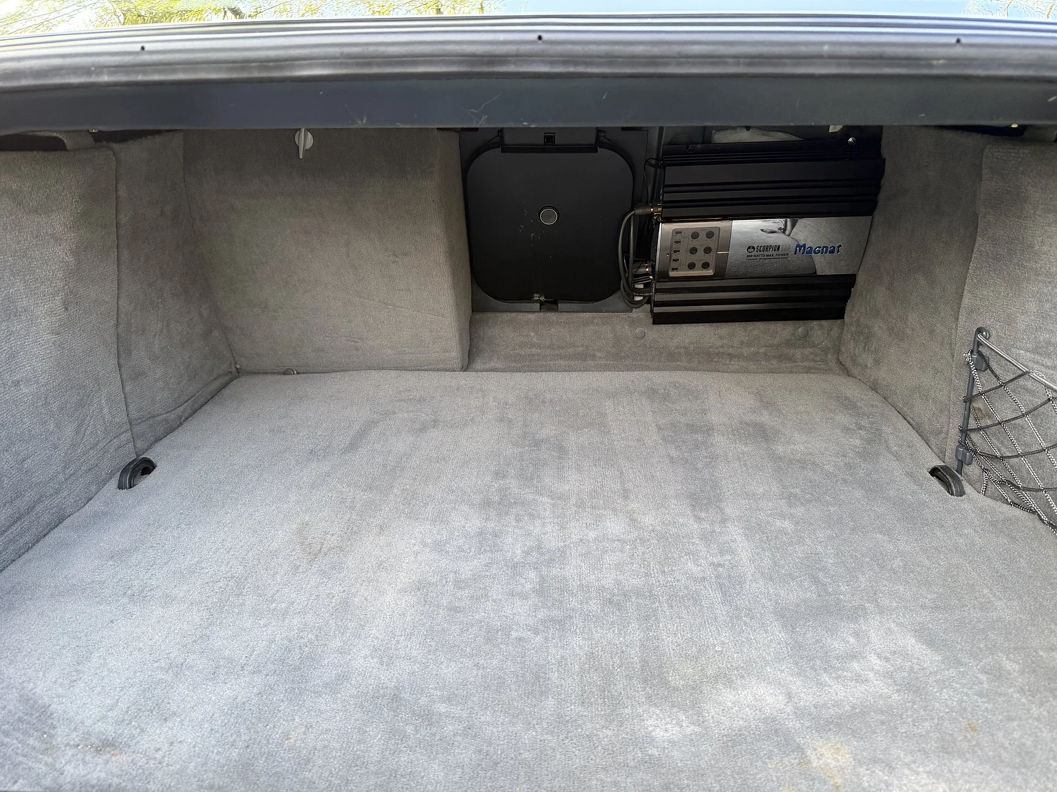 Interior image of 1994 BMW 840Ci (64)