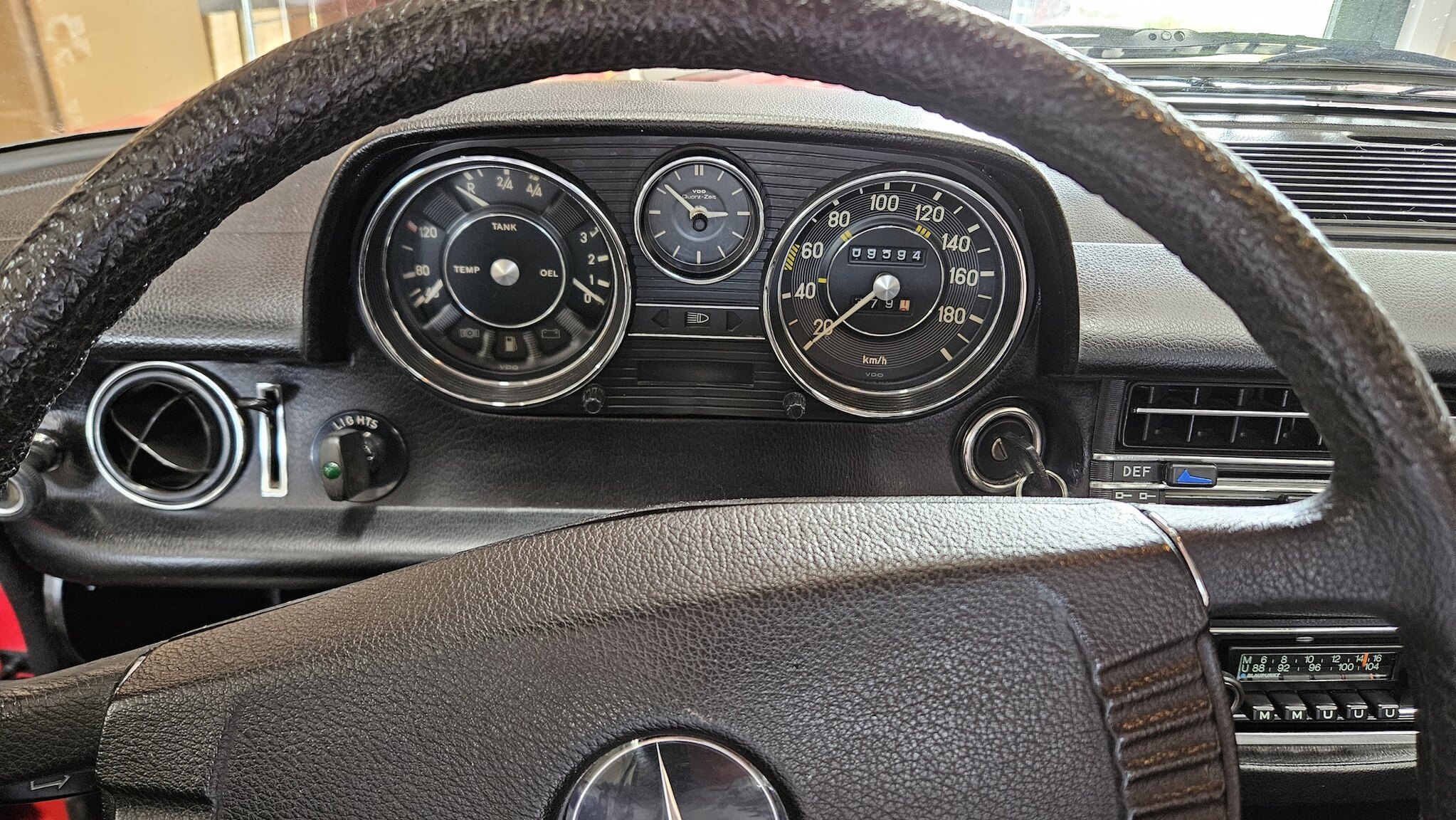 Innenraumfoto von 1975 Mercedes-Benz 200