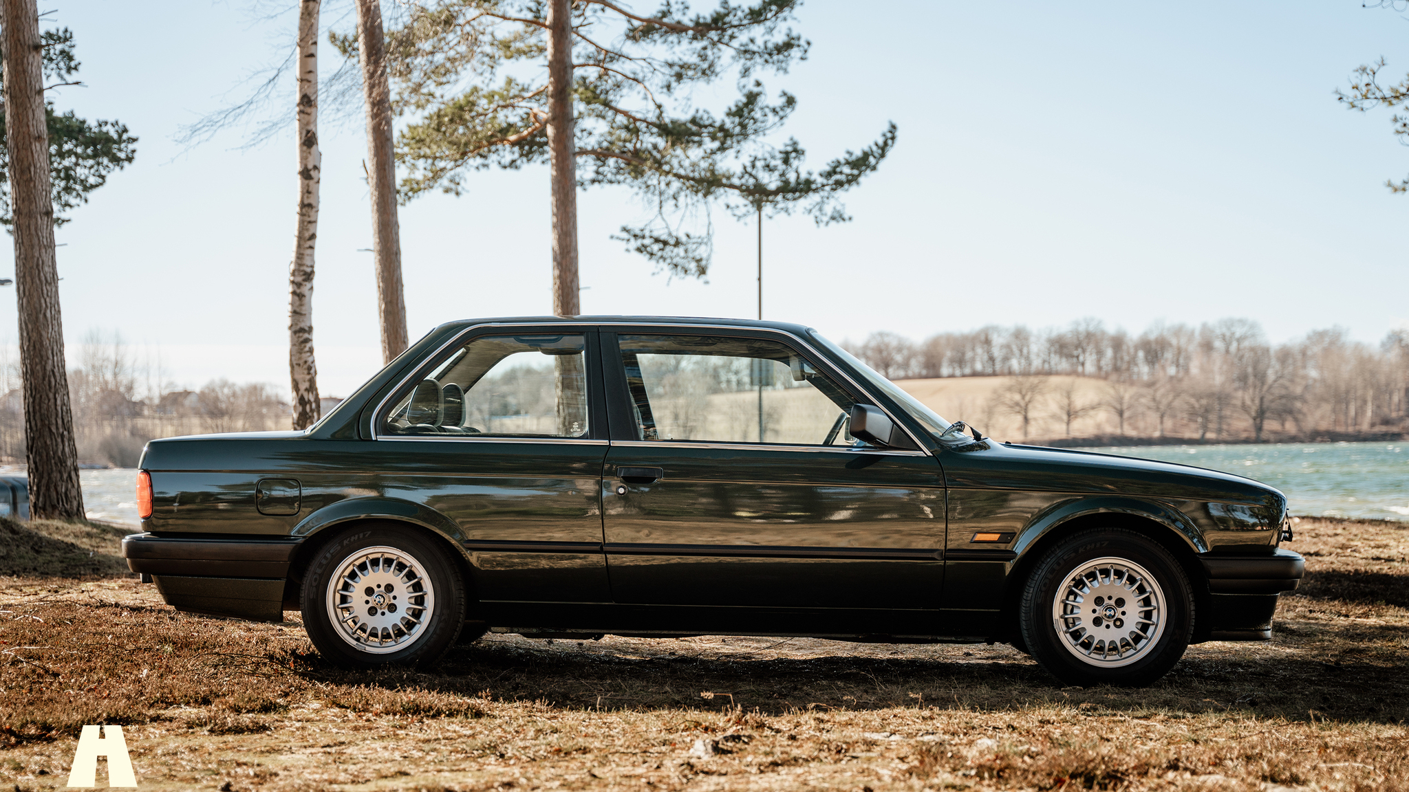 Exterior image of 1988 BMW 325 Coupé (4)