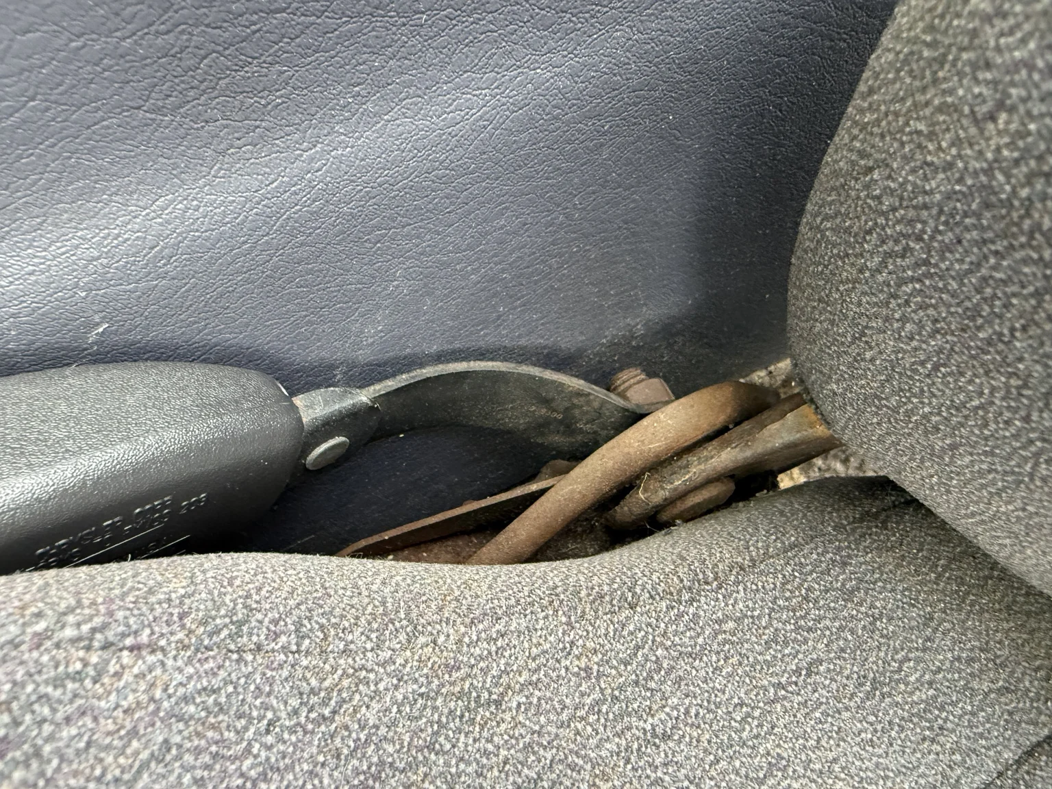 Interior image of 1997 Chrysler Sebring Cabriolet (28)