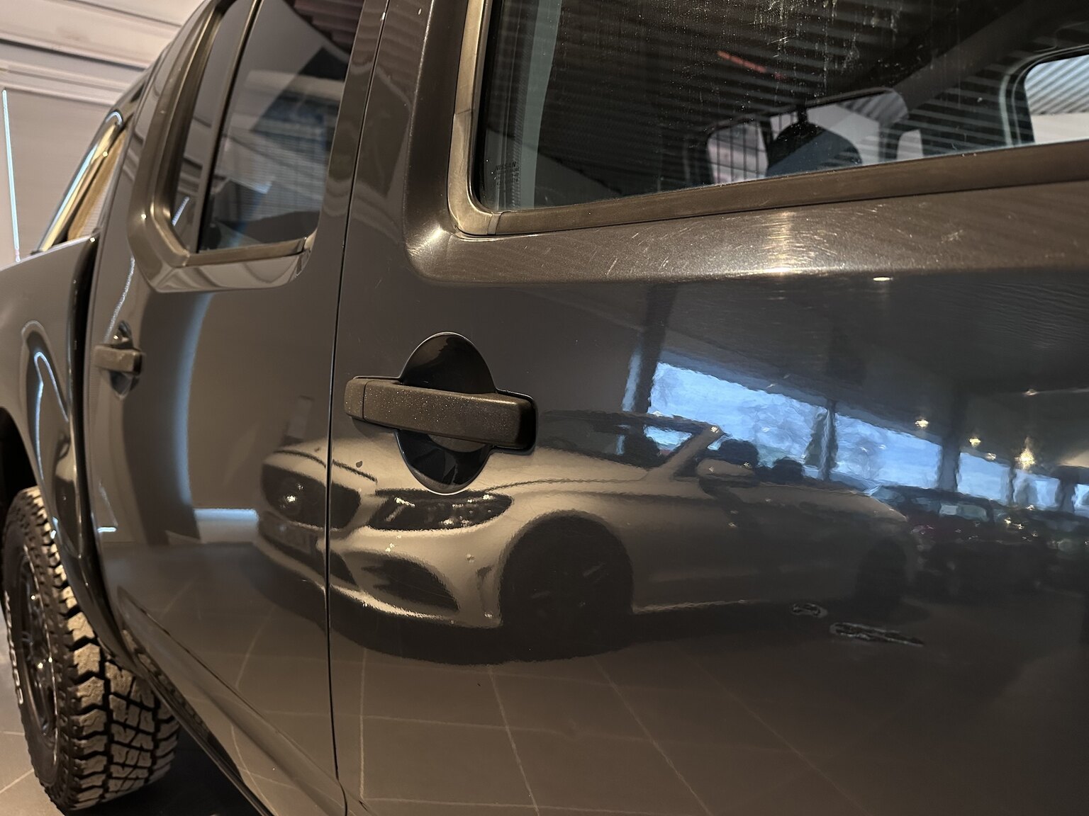 Exteriörbild på 2006 Nissan Navara A-traktor (23)