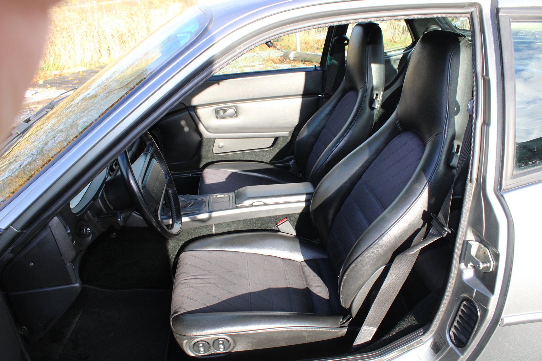 Interior image of 1991 PORSCHE 944 S2