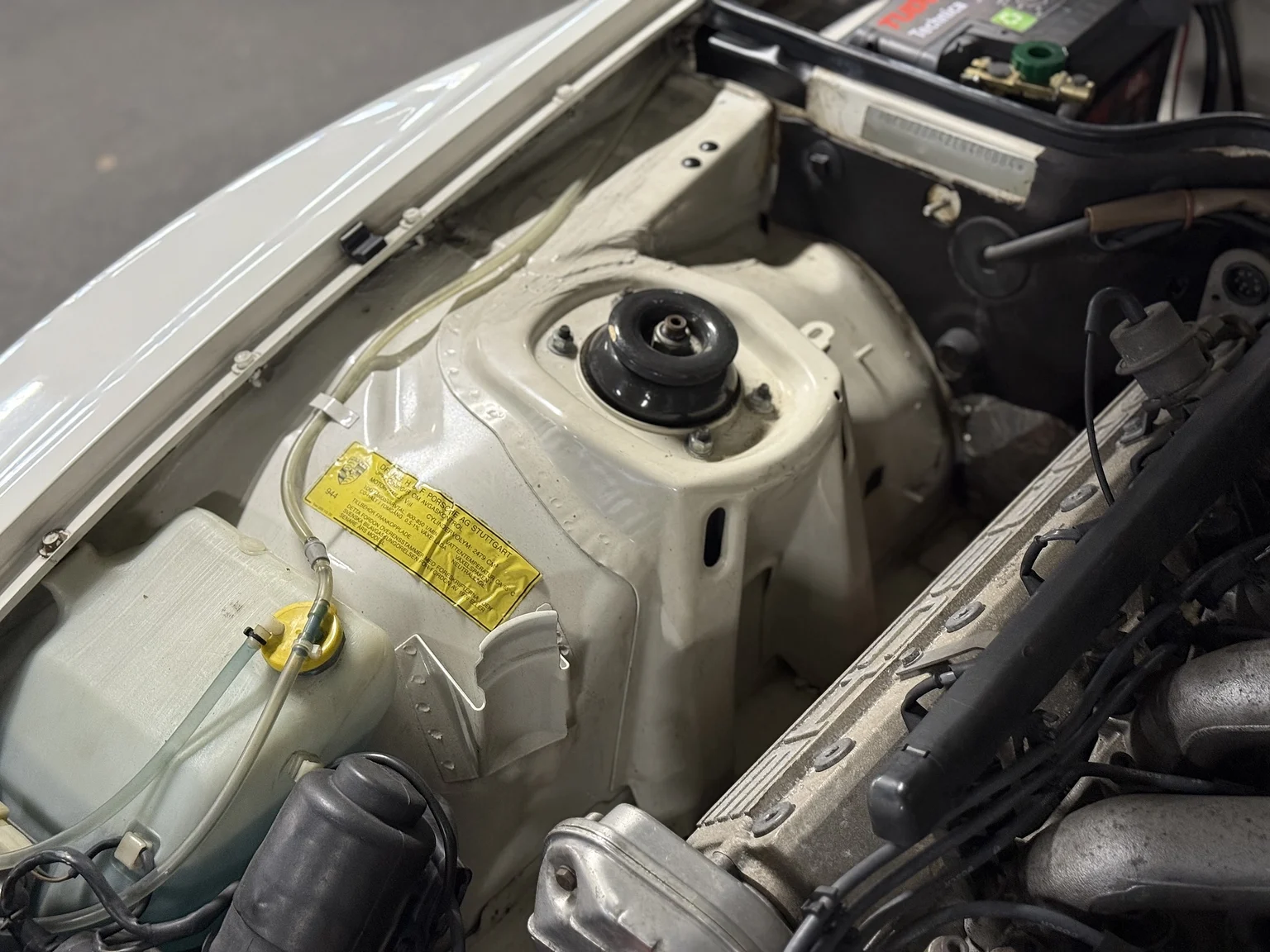 Image of 1984 PORSCHE 944 Targa (8) mechanics