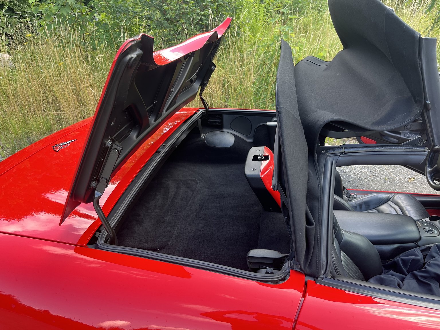 Exterior image of 2000 Chevrolet Corvette Cabriolet