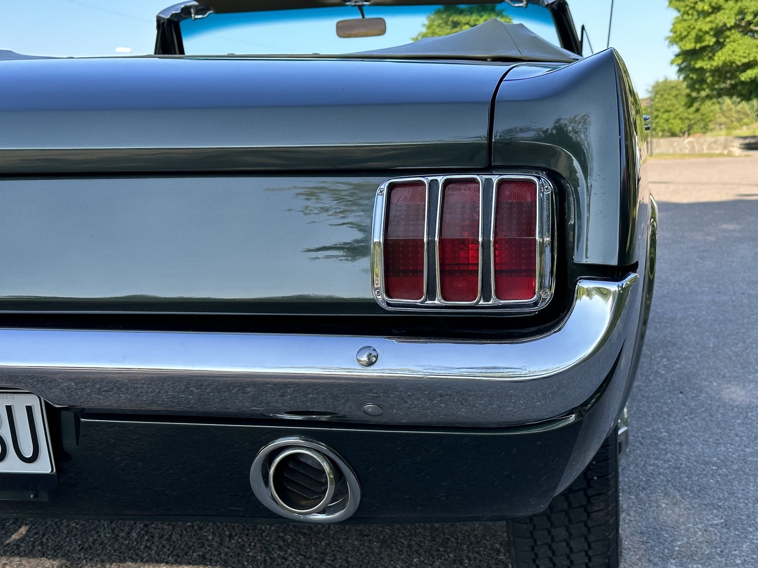 Exteriörbild på 1965 Ford Mustang 289 Cabriolet