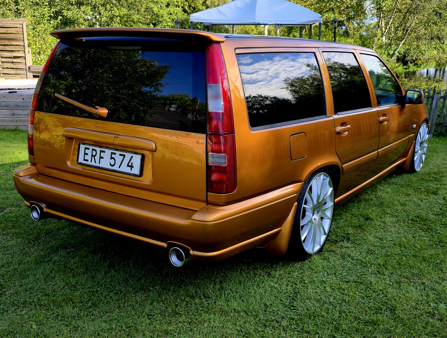 Exterior image of 1998 Volvo V70 R 2.3 T Automatisk