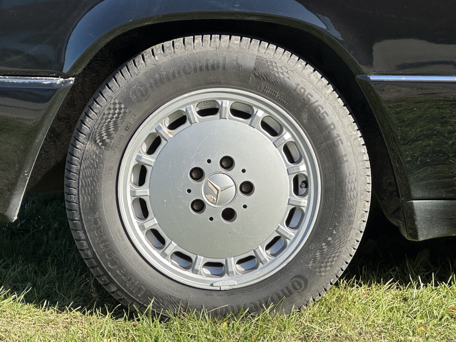 Exterior image of 1990 Mercedes-Benz 300 CE 24V