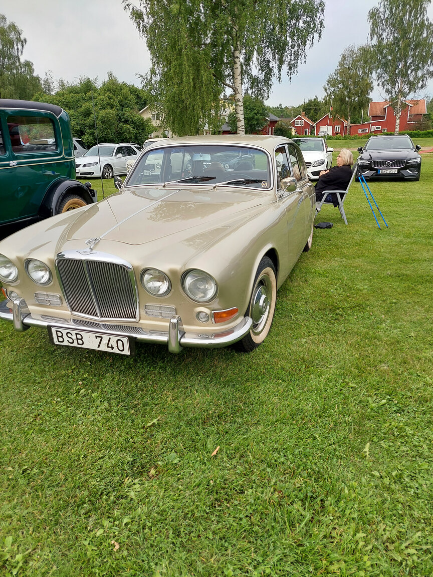 Exterior image of 1968 Jaguar 420 4.2 XK Manuell 