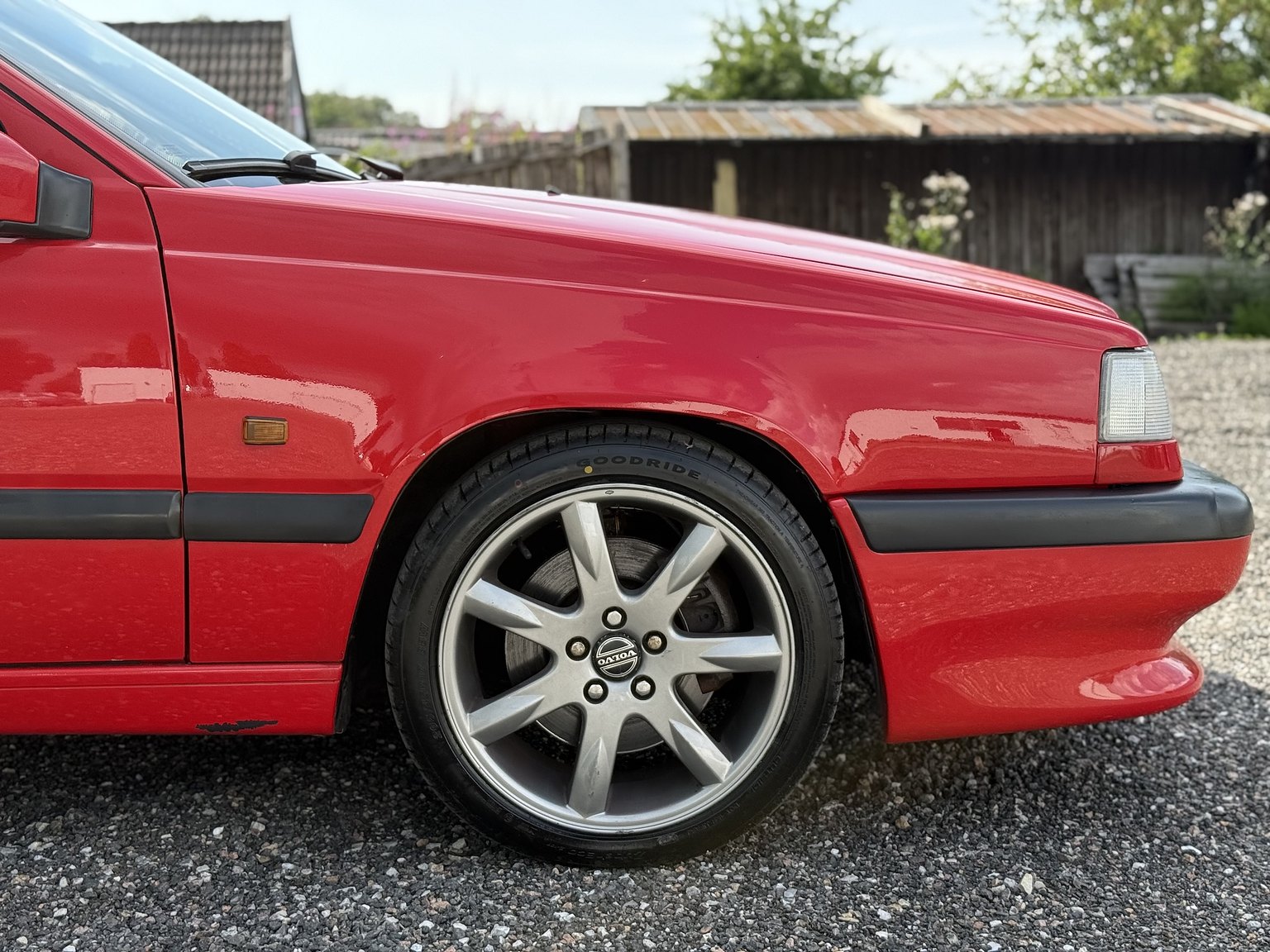 Exterior image of 1996 Volvo 850 R "T-Röd"