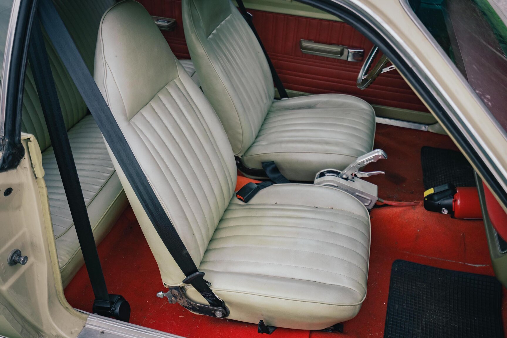 Innenraumfoto von 1972 Plymouth Duster 360 (3)