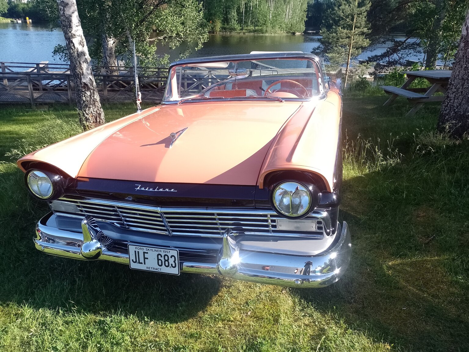 Exterior image of 1957 Ford Fairlane 500 Skyliner Retract
