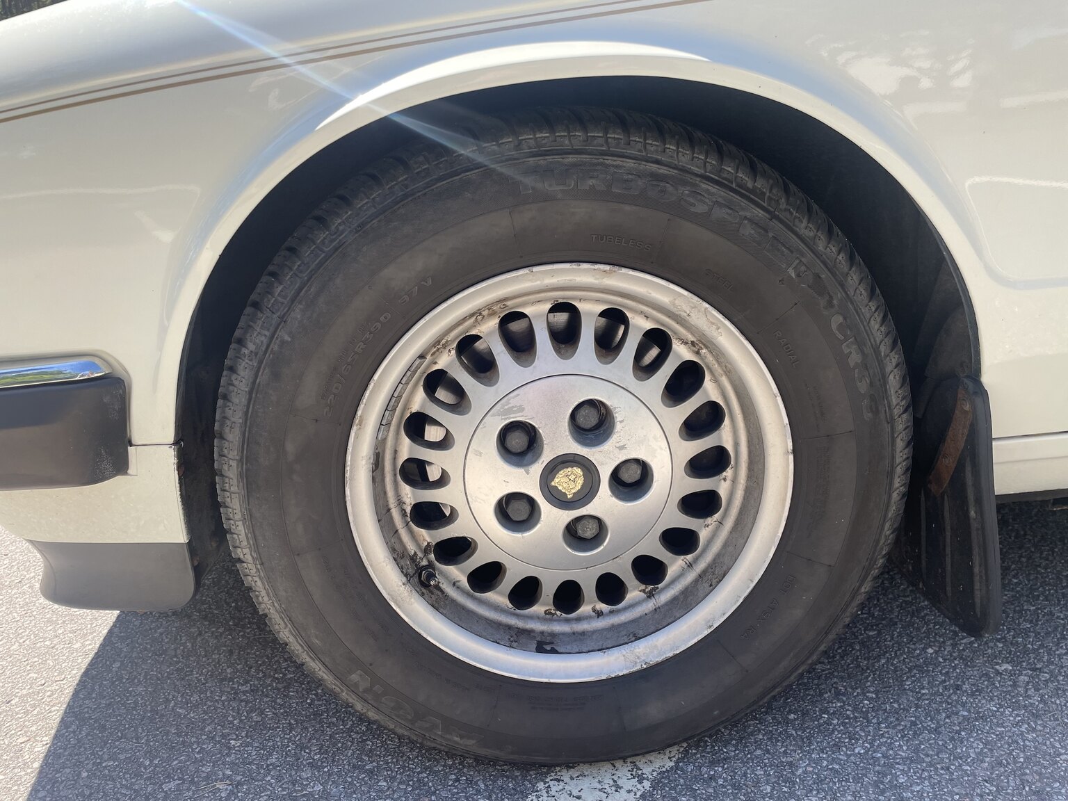 Exteriörbild på 1988 Jaguar XJ6 Sovereign
